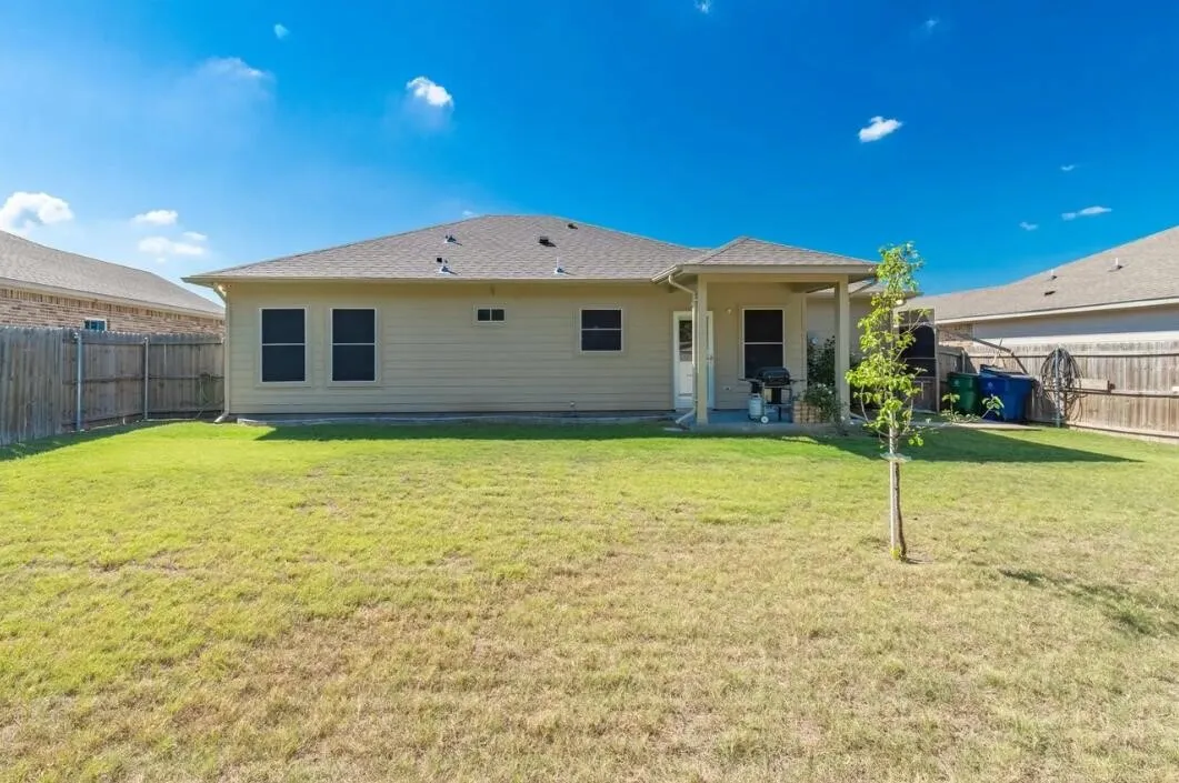 Single Family Residence For Sale in Hunt County , 4812 Jefferson Street, Greenville, Texas 75401, 3 Bedroom, 2 Bathroom, 1 Garage spaces, 1,299 Sqft, built in 2018, mls#21378662, Real Estate Agent in Greenville, Homes For Sale in Hunt county, Homes For Sale in Greenville, Realtor in Greenville Texas, Real Estate Brokerage Independent Realty Texas, Luminita Cordes Realtor