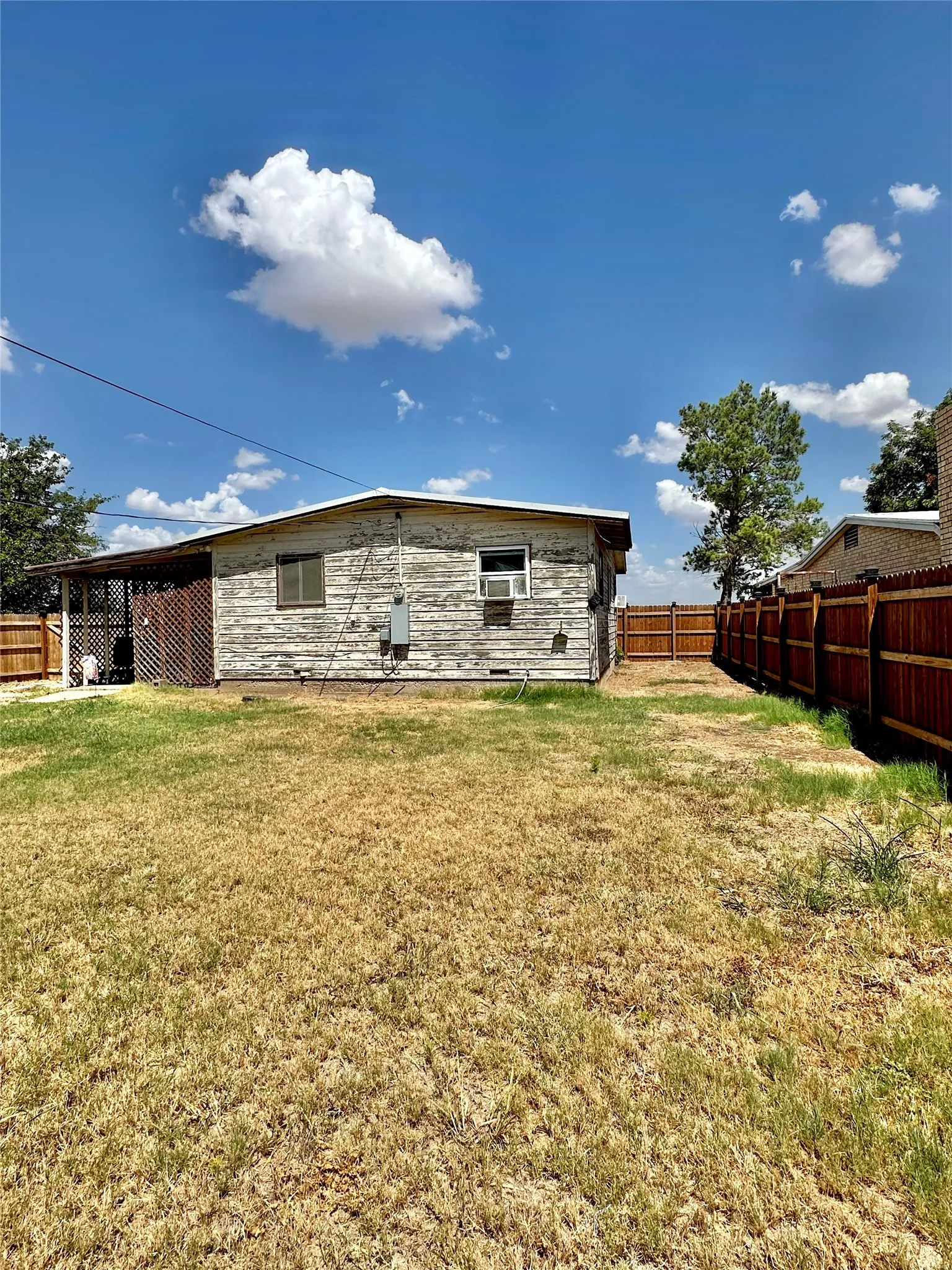 Single Family Residence For Sale in Runnels County , 1133 W Parsonage Street, Winters, Texas 79567, 3 Bedroom, 1 Bathroom, Garage spaces, 1,056 Sqft, built in 1960, mls#21378670, Real Estate Agent in Winters, Homes For Sale in Runnels county, Homes For Sale in Winters, Realtor in Winters Texas, Real Estate Brokerage Independent Realty Texas, Luminita Cordes Realtor
