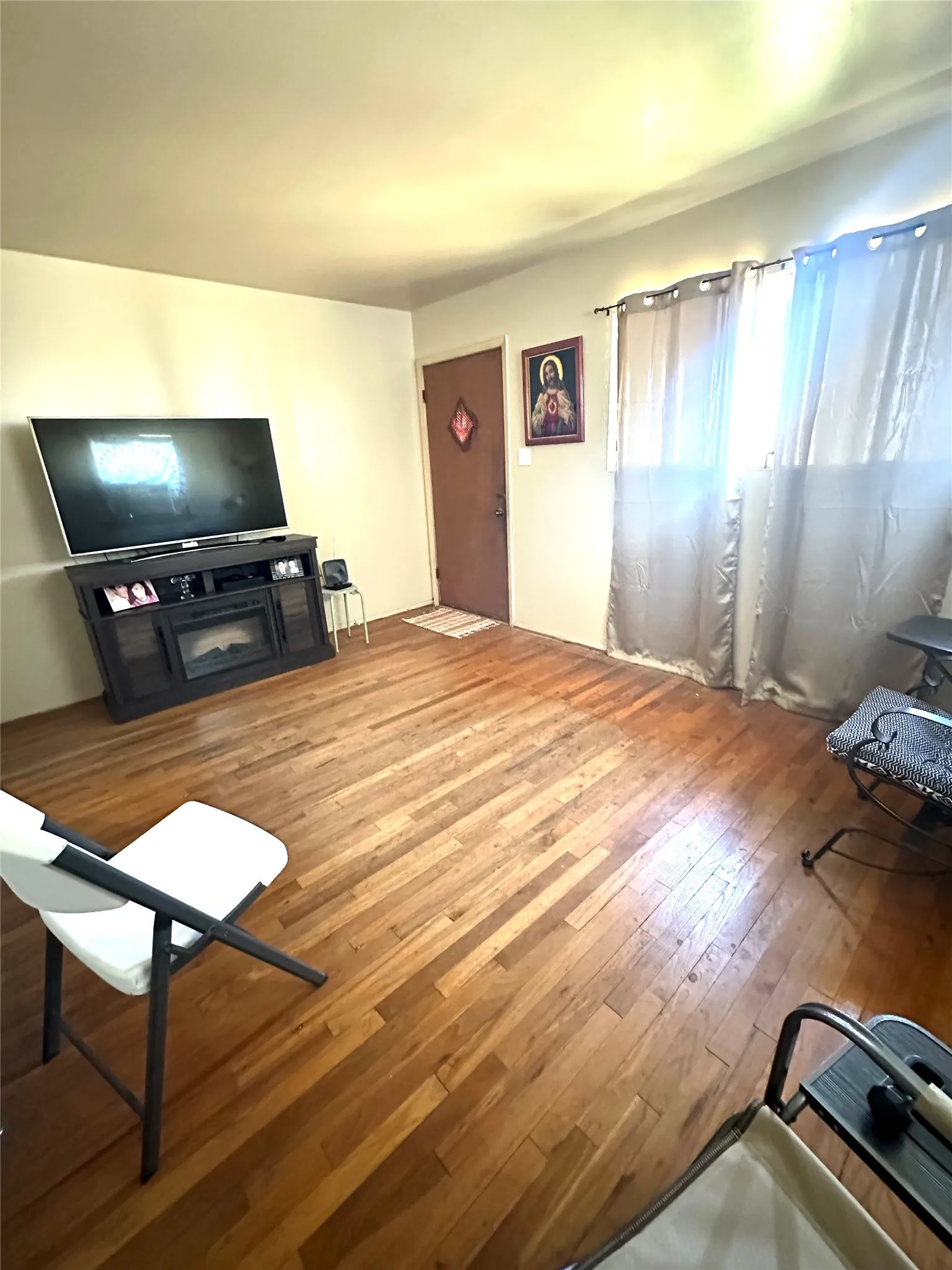 Single Family Residence For Sale in Runnels County , 1133 W Parsonage Street, Winters, Texas 79567, 3 Bedroom, 1 Bathroom, Garage spaces, 1,056 Sqft, built in 1960, mls#21378670, Real Estate Agent in Winters, Homes For Sale in Runnels county, Homes For Sale in Winters, Realtor in Winters Texas, Real Estate Brokerage Independent Realty Texas, Luminita Cordes Realtor