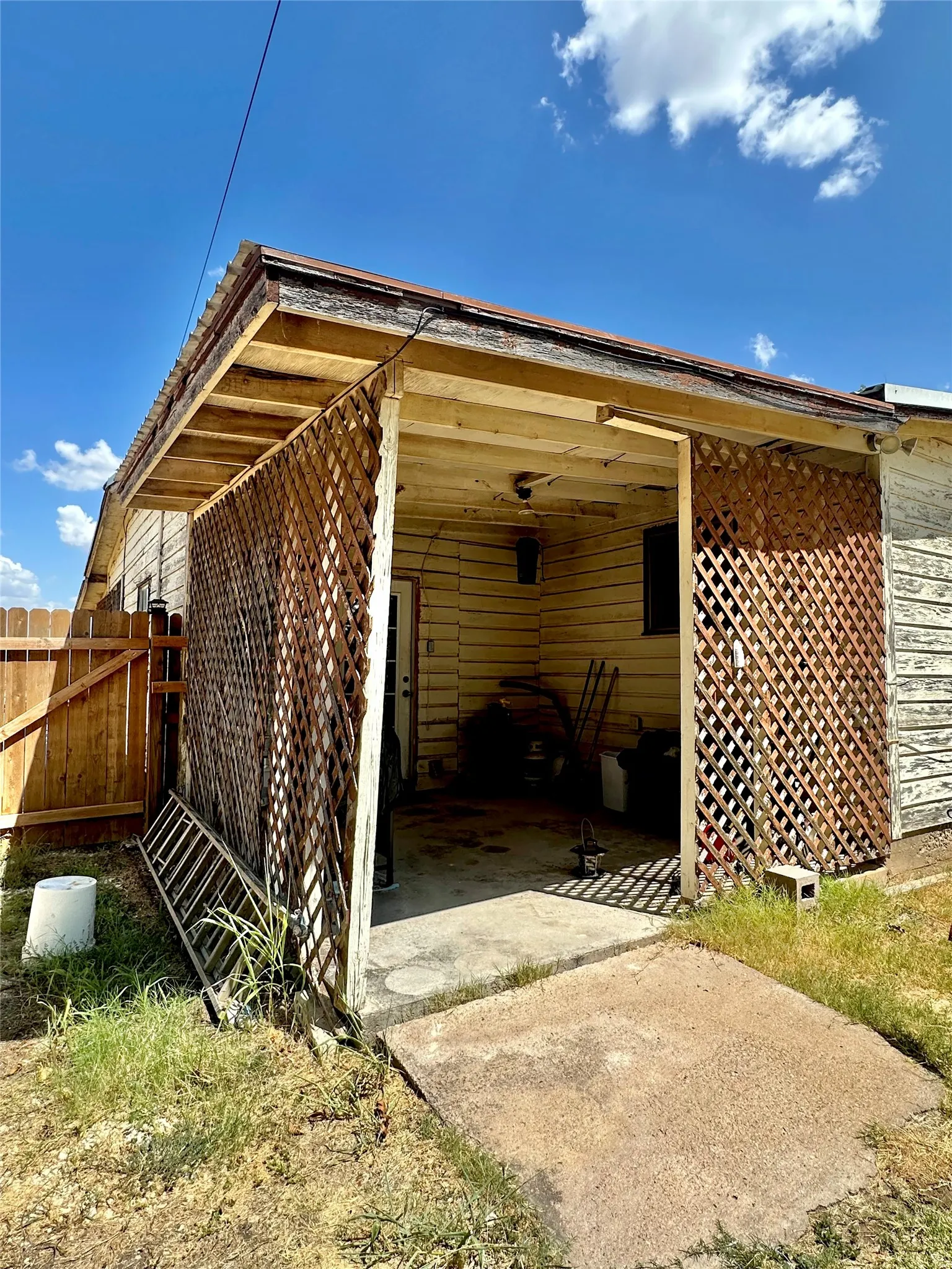 Single Family Residence For Sale in Runnels County , 1133 W Parsonage Street, Winters, Texas 79567, 3 Bedroom, 1 Bathroom, Garage spaces, 1,056 Sqft, built in 1960, mls#21378670, Real Estate Agent in Winters, Homes For Sale in Runnels county, Homes For Sale in Winters, Realtor in Winters Texas, Real Estate Brokerage Independent Realty Texas, Luminita Cordes Realtor