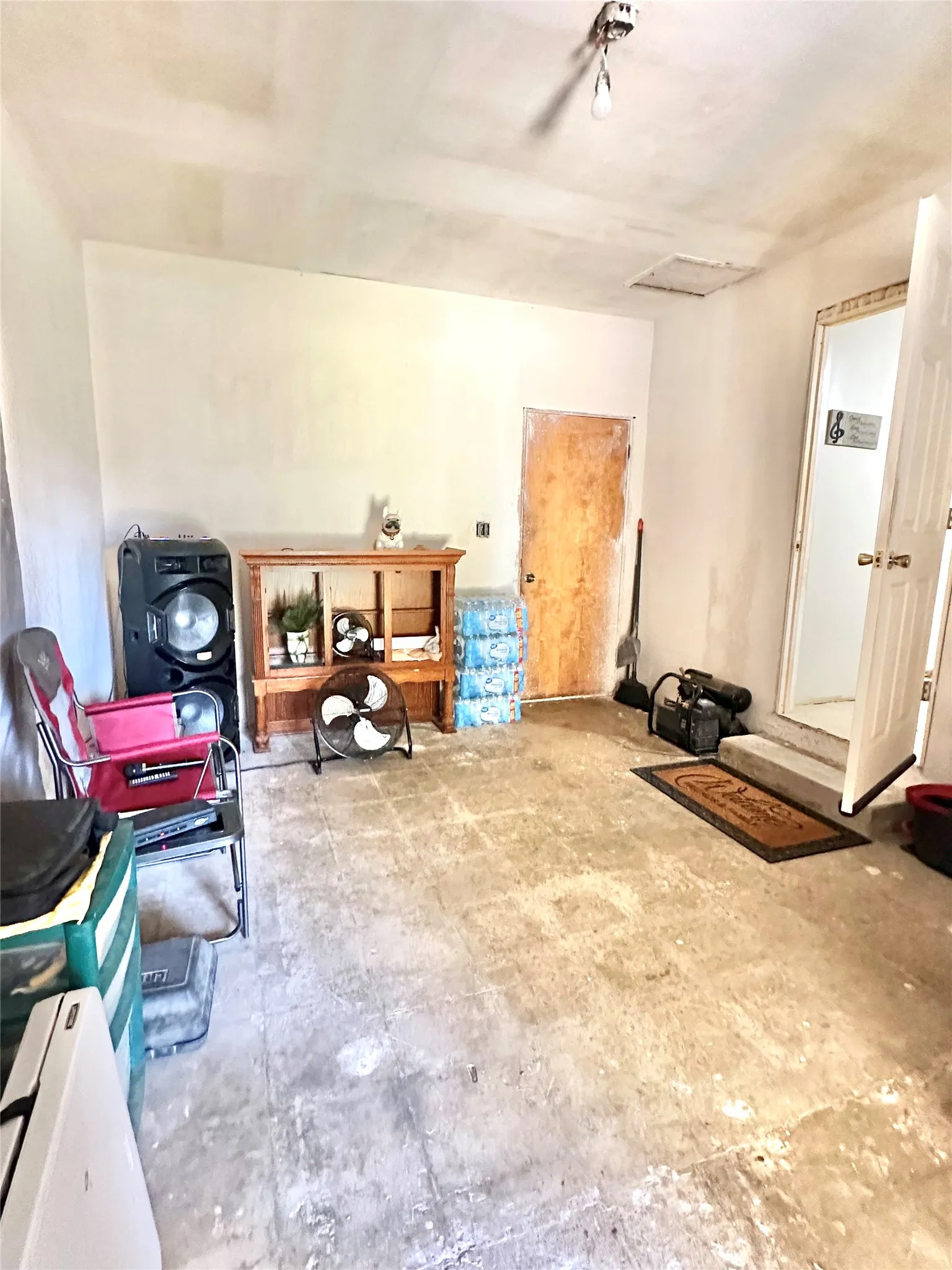 Single Family Residence For Sale in Runnels County , 1133 W Parsonage Street, Winters, Texas 79567, 3 Bedroom, 1 Bathroom, Garage spaces, 1,056 Sqft, built in 1960, mls#21378670, Real Estate Agent in Winters, Homes For Sale in Runnels county, Homes For Sale in Winters, Realtor in Winters Texas, Real Estate Brokerage Independent Realty Texas, Luminita Cordes Realtor