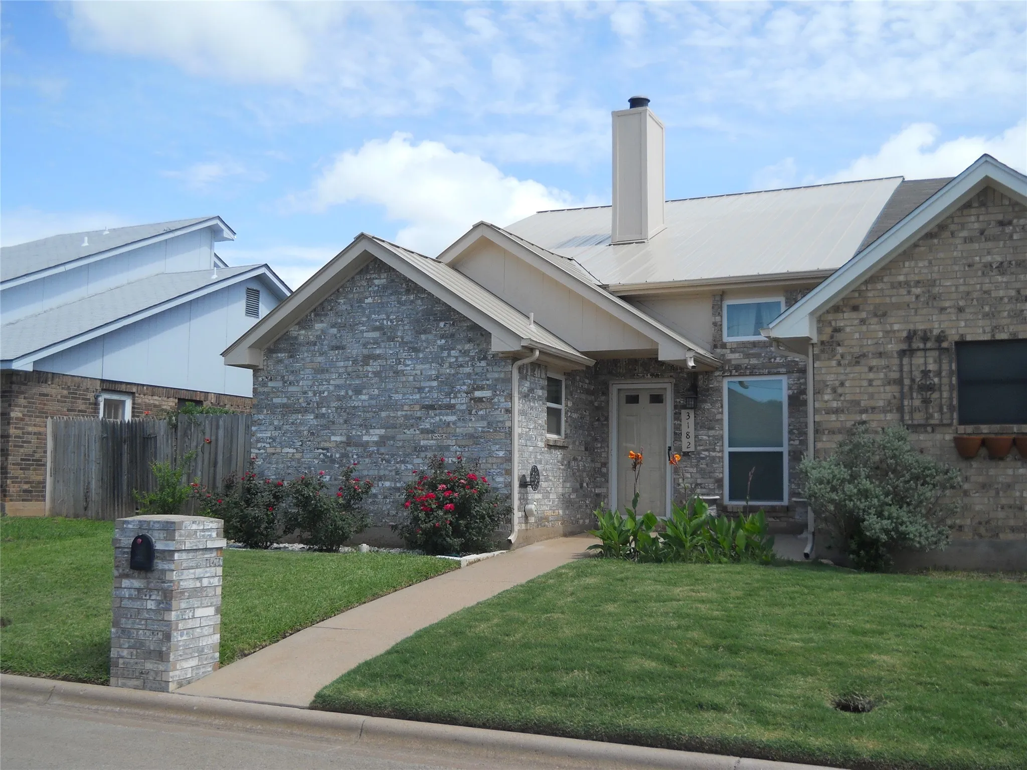 Single Family Residence For Rent in Taylor County , 3182 Chimney Circle, Abilene, Texas 79606, 2 Bedroom, 2 Bathroom, 2 Garage spaces, 1,130 Sqft, built in 1983, mls#21378674, Real Estate Agent in Abilene, Homes For Rent in Taylor county, Homes For Rent in Abilene, Realtor in Abilene Texas, Real Estate Brokerage Independent Realty Texas, Luminita Cordes Realtor