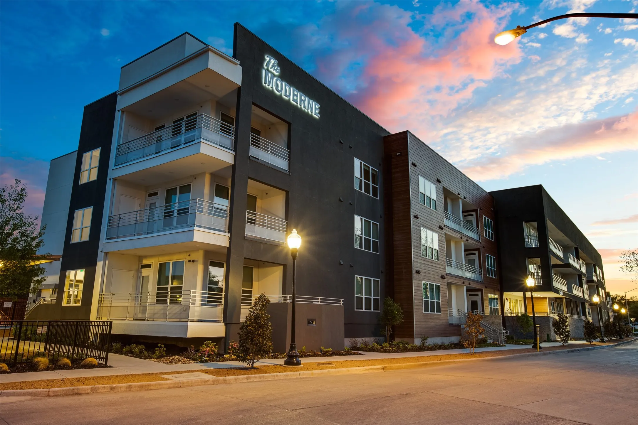 Apartment For Rent in Tarrant County , 2721 Wingate Street 201, Fort Worth, Texas 76107, 1 Bedroom, 1 Bathroom, Garage spaces, 823 Sqft, built in 2019, mls#21378677, Real Estate Agent in Fort Worth, Homes For Rent in Tarrant county, Homes For Rent in Fort Worth, Realtor in Fort Worth Texas, Real Estate Brokerage Independent Realty Texas, Luminita Cordes Realtor