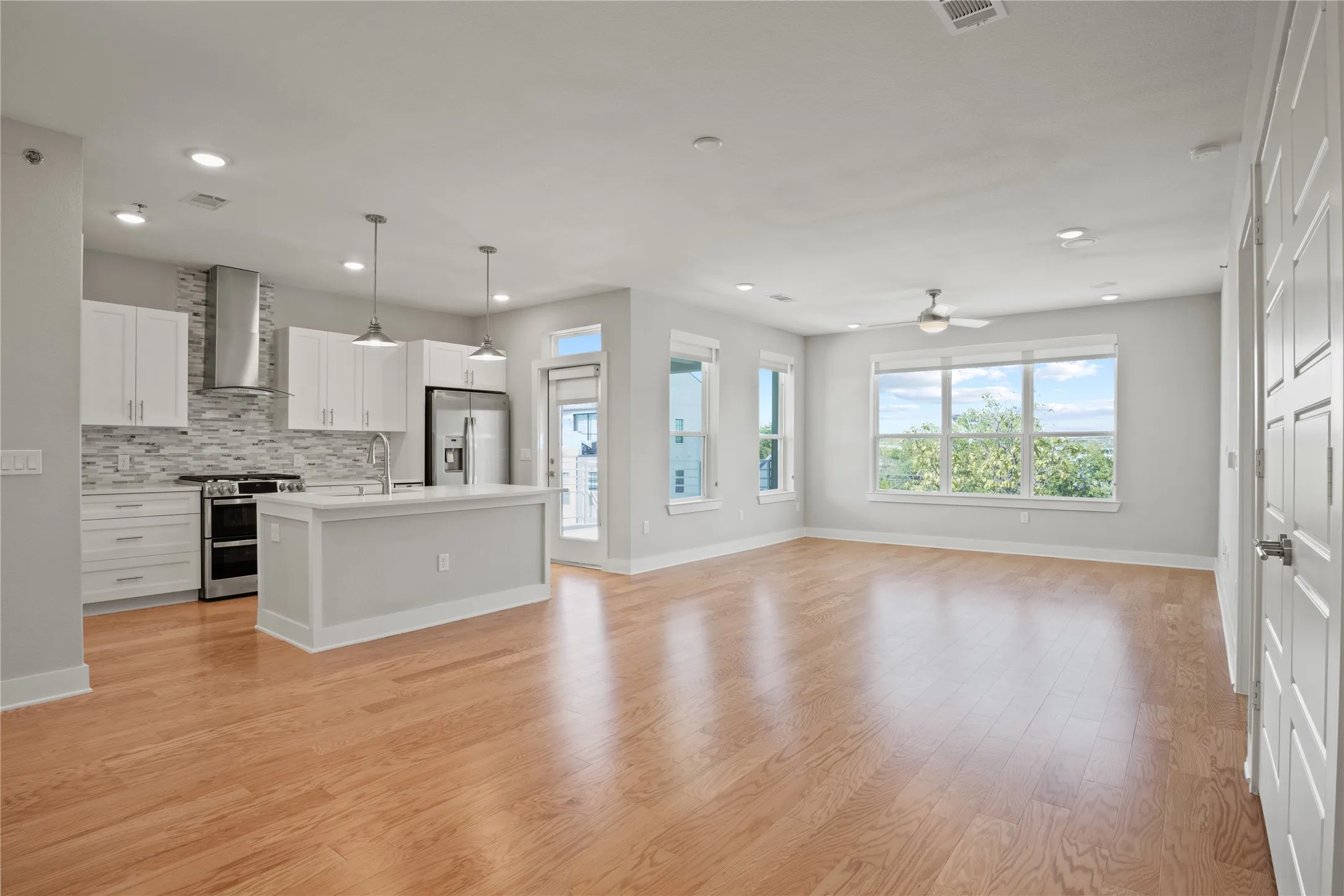 Apartment For Rent in Tarrant County , 2721 Wingate Street 201, Fort Worth, Texas 76107, 1 Bedroom, 1 Bathroom, Garage spaces, 823 Sqft, built in 2019, mls#21378677, Real Estate Agent in Fort Worth, Homes For Rent in Tarrant county, Homes For Rent in Fort Worth, Realtor in Fort Worth Texas, Real Estate Brokerage Independent Realty Texas, Luminita Cordes Realtor