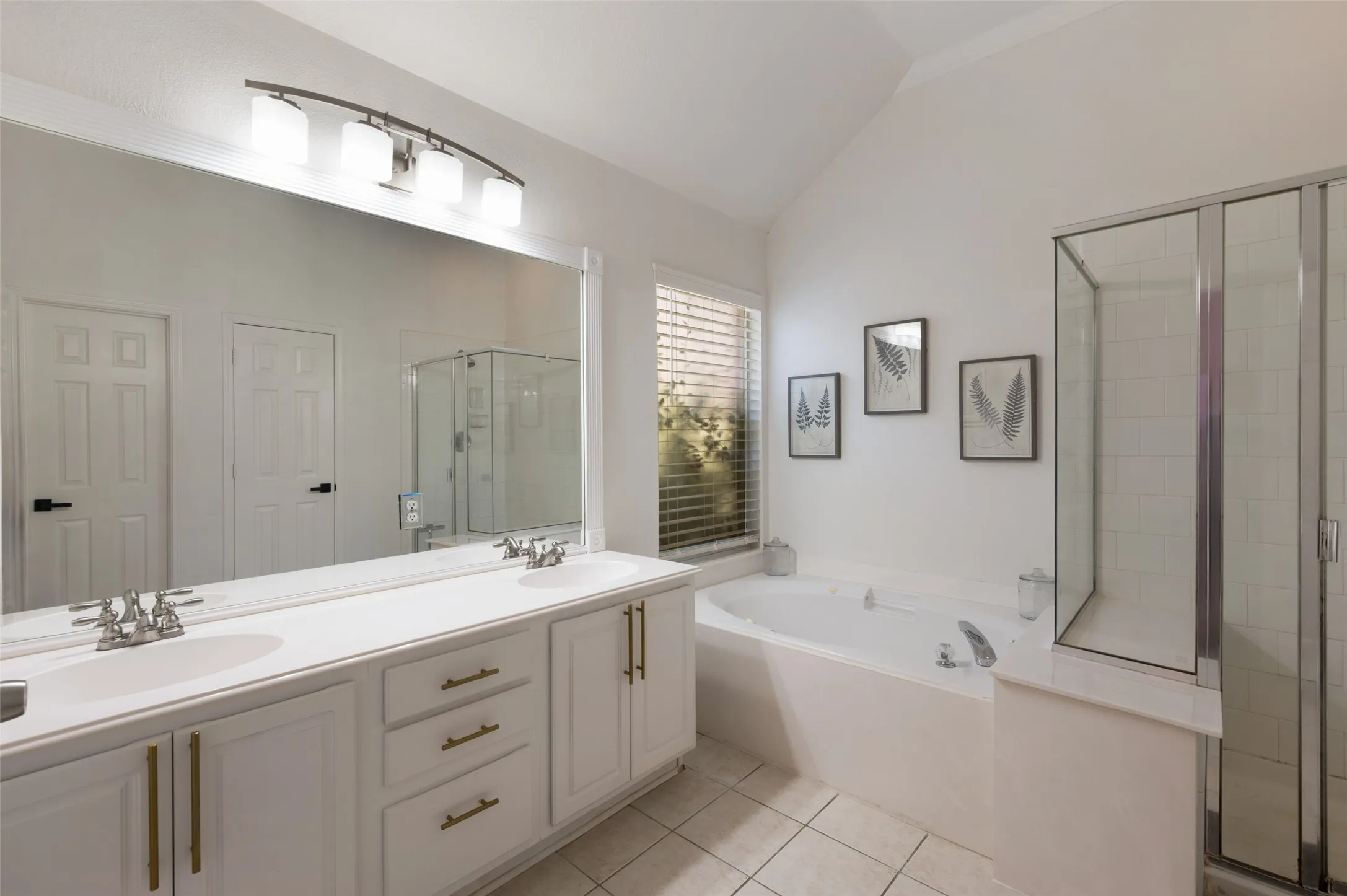Single Family Residence For Sale in Collin County , 2205 Killarney Drive, Mc Kinney, Texas 75072, 4 Bedroom, 3 Bathroom, 2 Garage spaces, 1,945 Sqft, built in 2000, mls#21378675, Real Estate Agent in Mc Kinney, Homes For Sale in Collin county, Homes For Sale in Mc Kinney, Realtor in Mc Kinney Texas, Real Estate Brokerage Independent Realty Texas, Luminita Cordes Realtor