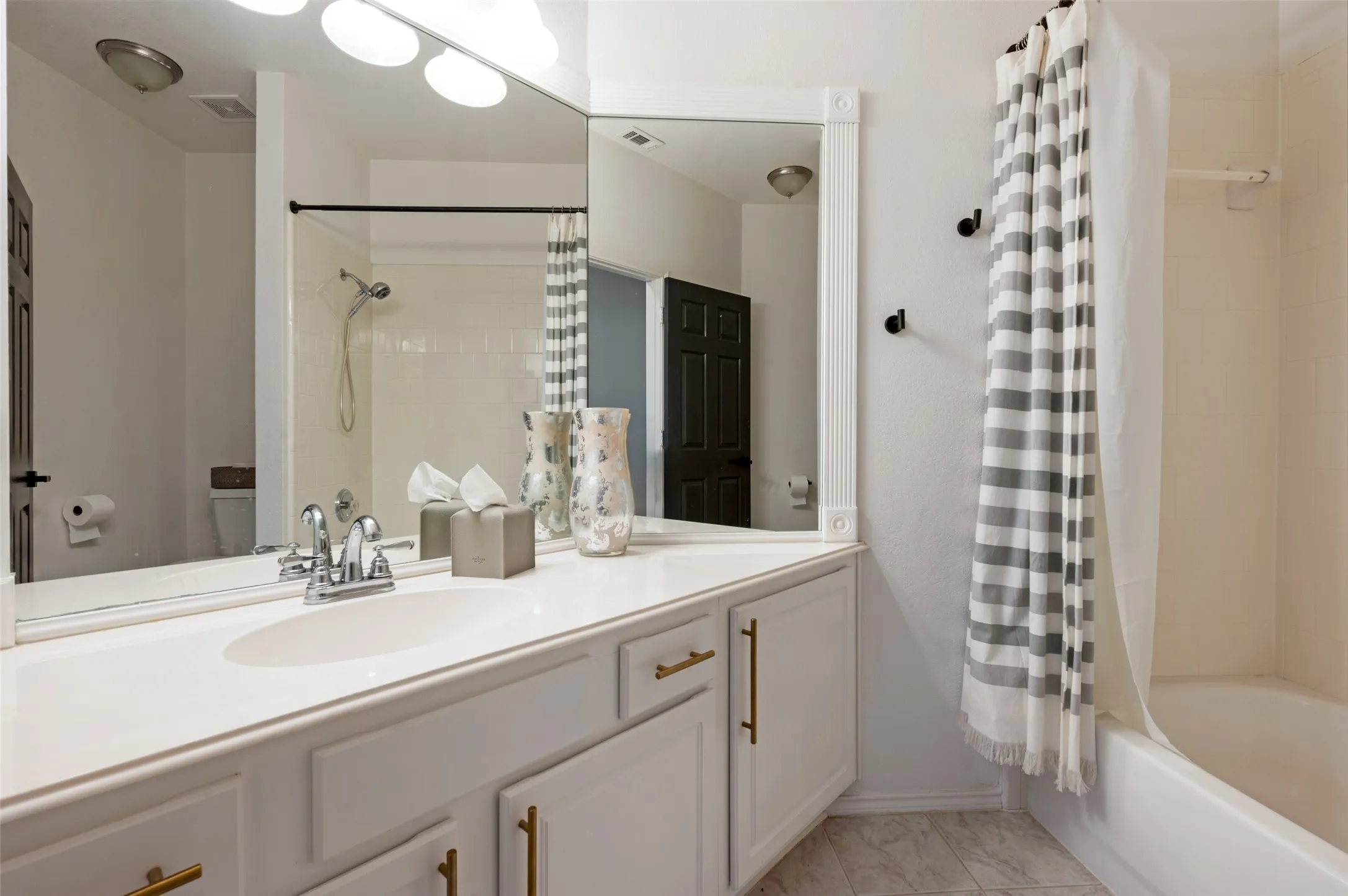 Single Family Residence For Sale in Collin County , 2205 Killarney Drive, Mc Kinney, Texas 75072, 4 Bedroom, 3 Bathroom, 2 Garage spaces, 1,945 Sqft, built in 2000, mls#21378675, Real Estate Agent in Mc Kinney, Homes For Sale in Collin county, Homes For Sale in Mc Kinney, Realtor in Mc Kinney Texas, Real Estate Brokerage Independent Realty Texas, Luminita Cordes Realtor