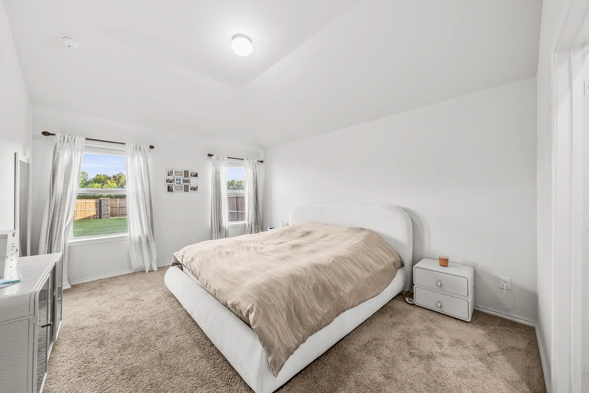 Tray ceiling with recessed lighting