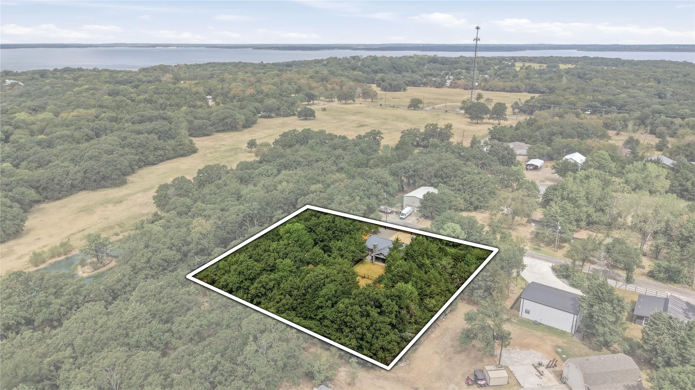 Single Family Residence For Sale in Grayson County , 10 Holland, Pottsboro, Texas 75076, 1 Bedroom, 1 Bathroom, Garage spaces, 1,008 Sqft, built in 2013, mls#21378495, Real Estate Agent in Pottsboro, Homes For Sale in Grayson county, Homes For Sale in Pottsboro, Realtor in Pottsboro Texas, Real Estate Brokerage Independent Realty Texas, Luminita Cordes Realtor