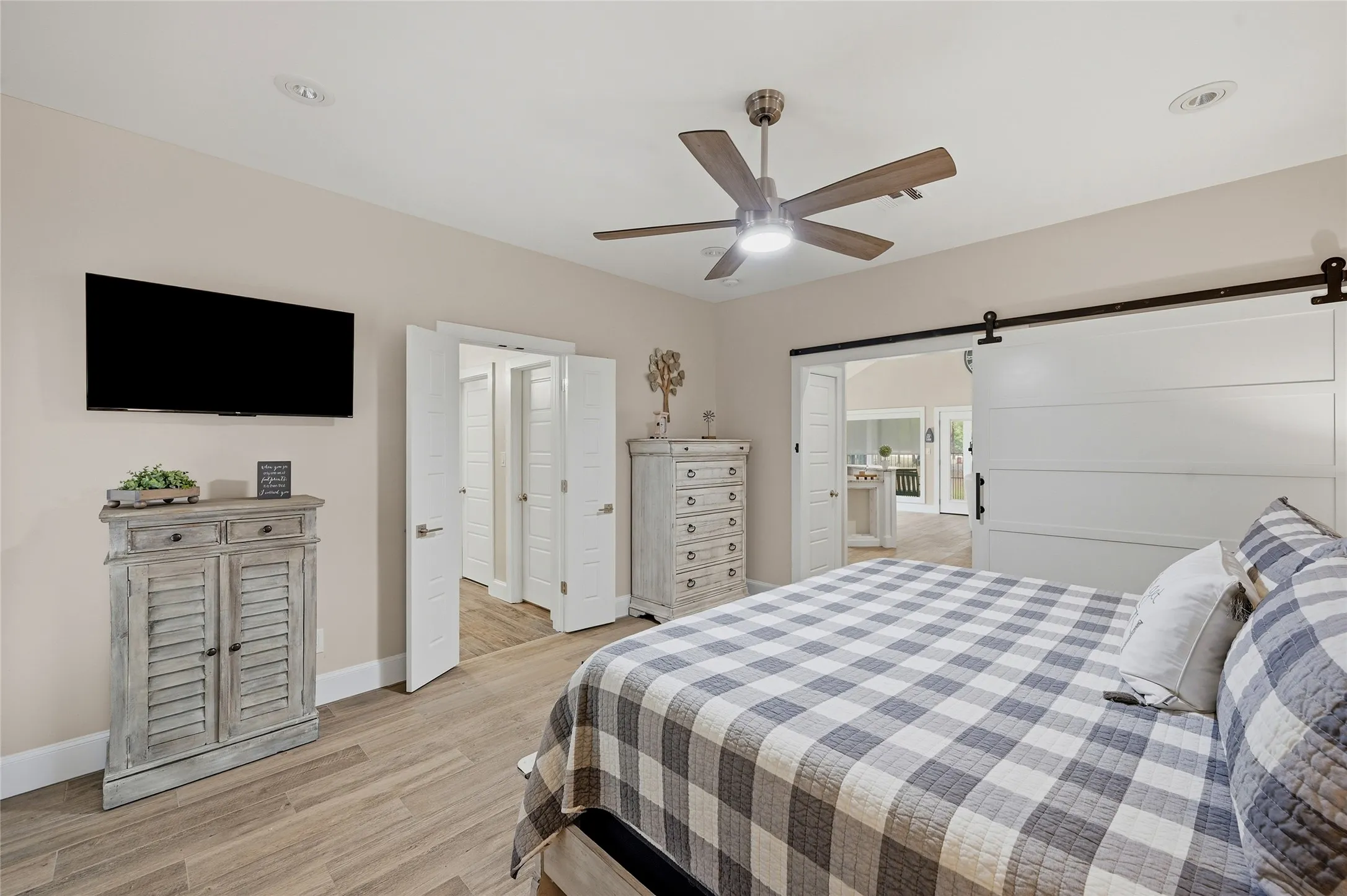 Single Family Residence For Sale in Grayson County , 10 Holland, Pottsboro, Texas 75076, 1 Bedroom, 1 Bathroom, Garage spaces, 1,008 Sqft, built in 2013, mls#21378495, Real Estate Agent in Pottsboro, Homes For Sale in Grayson county, Homes For Sale in Pottsboro, Realtor in Pottsboro Texas, Real Estate Brokerage Independent Realty Texas, Luminita Cordes Realtor