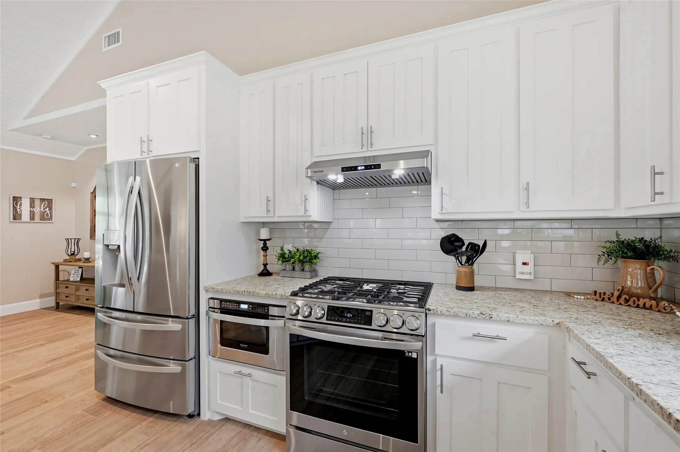Single Family Residence For Sale in Grayson County , 10 Holland, Pottsboro, Texas 75076, 1 Bedroom, 1 Bathroom, Garage spaces, 1,008 Sqft, built in 2013, mls#21378495, Real Estate Agent in Pottsboro, Homes For Sale in Grayson county, Homes For Sale in Pottsboro, Realtor in Pottsboro Texas, Real Estate Brokerage Independent Realty Texas, Luminita Cordes Realtor