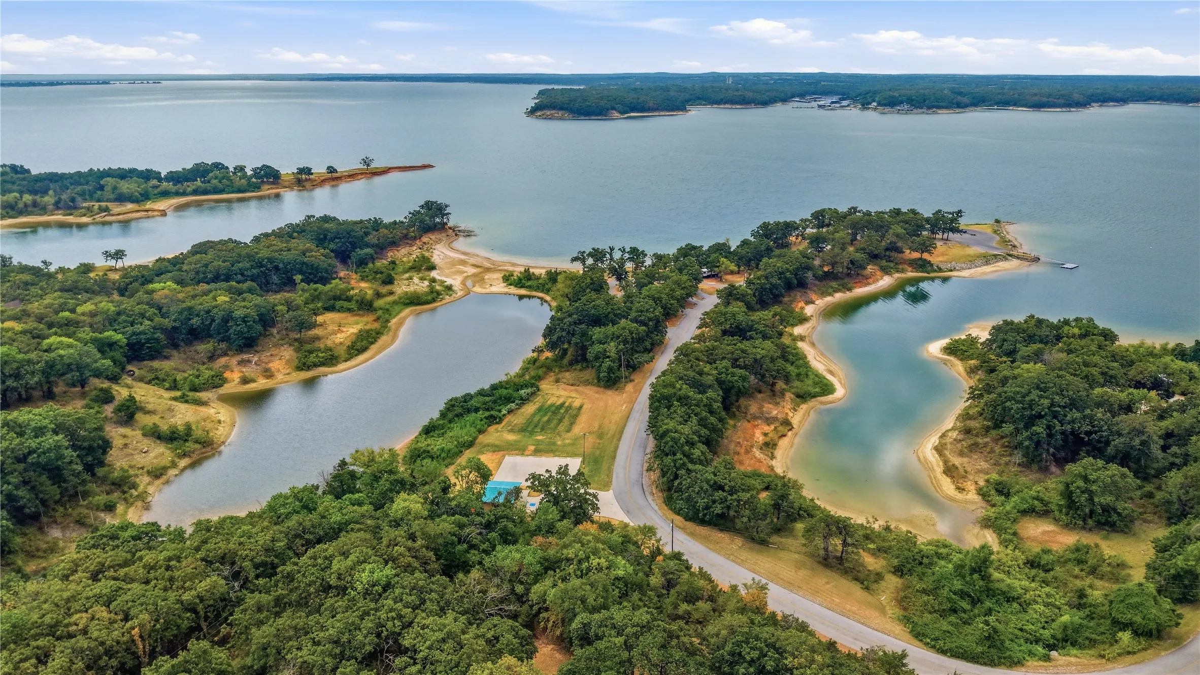 Single Family Residence For Sale in Grayson County , 10 Holland, Pottsboro, Texas 75076, 1 Bedroom, 1 Bathroom, Garage spaces, 1,008 Sqft, built in 2013, mls#21378495, Real Estate Agent in Pottsboro, Homes For Sale in Grayson county, Homes For Sale in Pottsboro, Realtor in Pottsboro Texas, Real Estate Brokerage Independent Realty Texas, Luminita Cordes Realtor