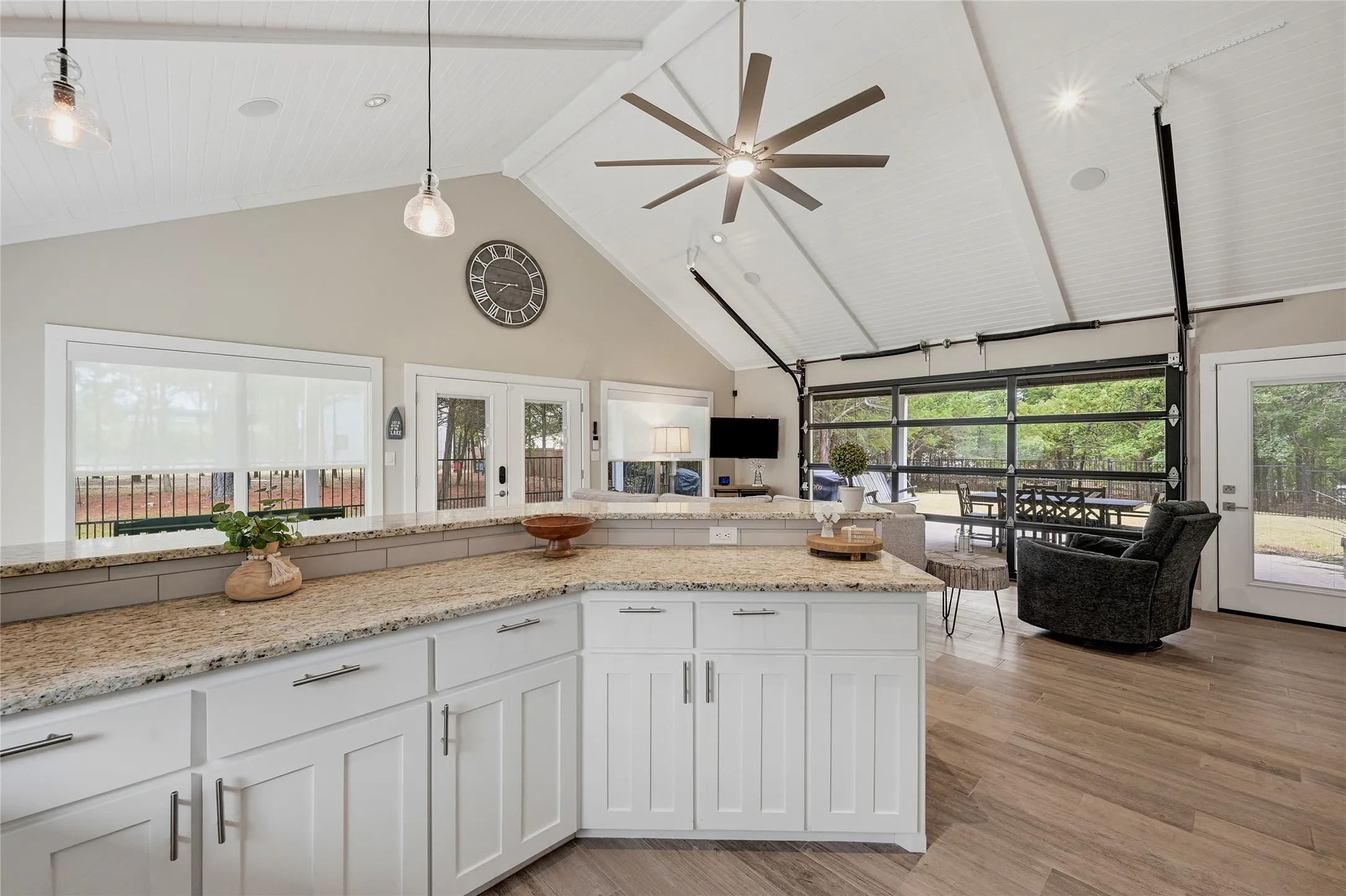 Single Family Residence For Sale in Grayson County , 10 Holland, Pottsboro, Texas 75076, 1 Bedroom, 1 Bathroom, Garage spaces, 1,008 Sqft, built in 2013, mls#21378495, Real Estate Agent in Pottsboro, Homes For Sale in Grayson county, Homes For Sale in Pottsboro, Realtor in Pottsboro Texas, Real Estate Brokerage Independent Realty Texas, Luminita Cordes Realtor