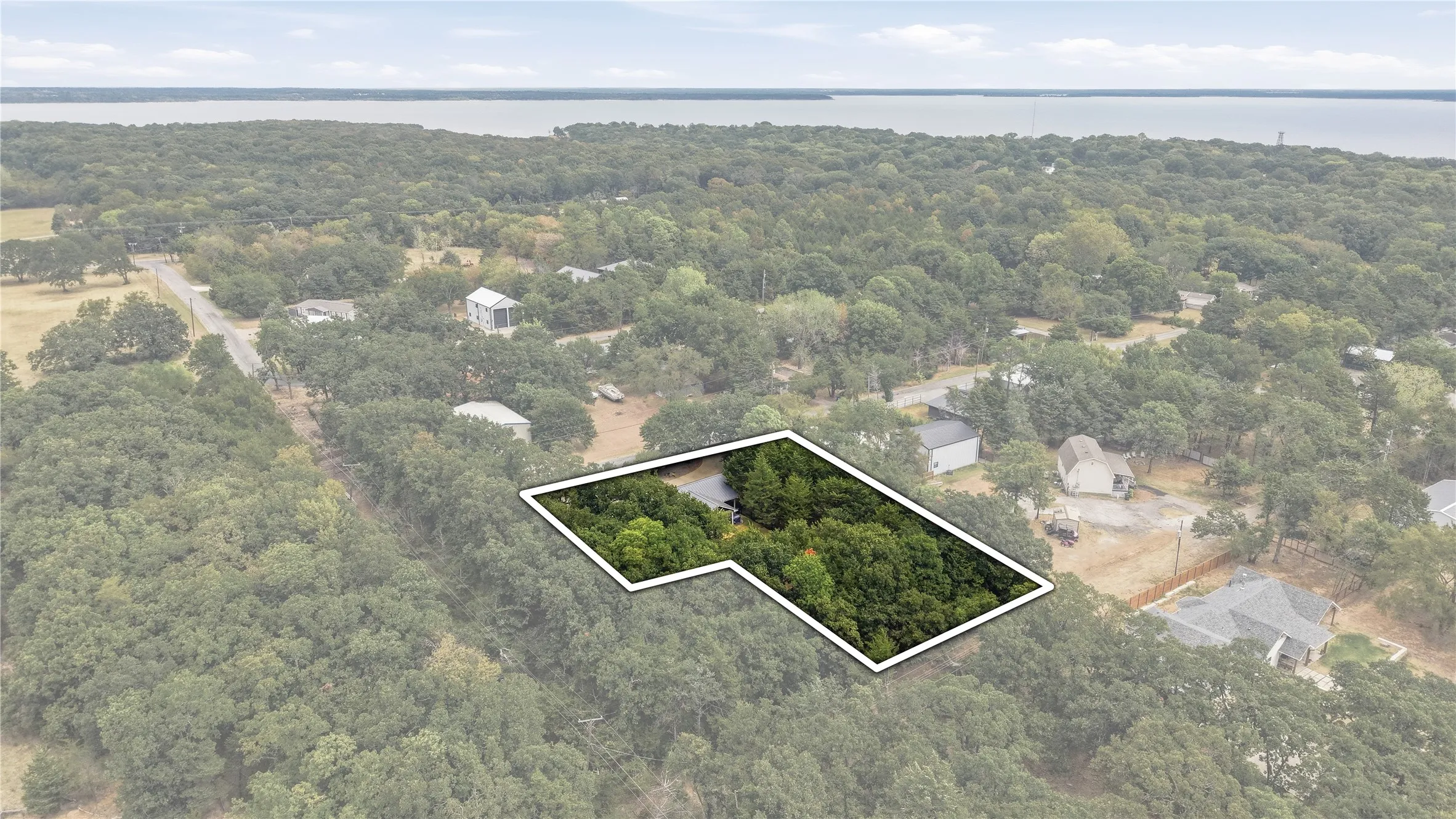 Single Family Residence For Sale in Grayson County , 10 Holland, Pottsboro, Texas 75076, 1 Bedroom, 1 Bathroom, Garage spaces, 1,008 Sqft, built in 2013, mls#21378495, Real Estate Agent in Pottsboro, Homes For Sale in Grayson county, Homes For Sale in Pottsboro, Realtor in Pottsboro Texas, Real Estate Brokerage Independent Realty Texas, Luminita Cordes Realtor