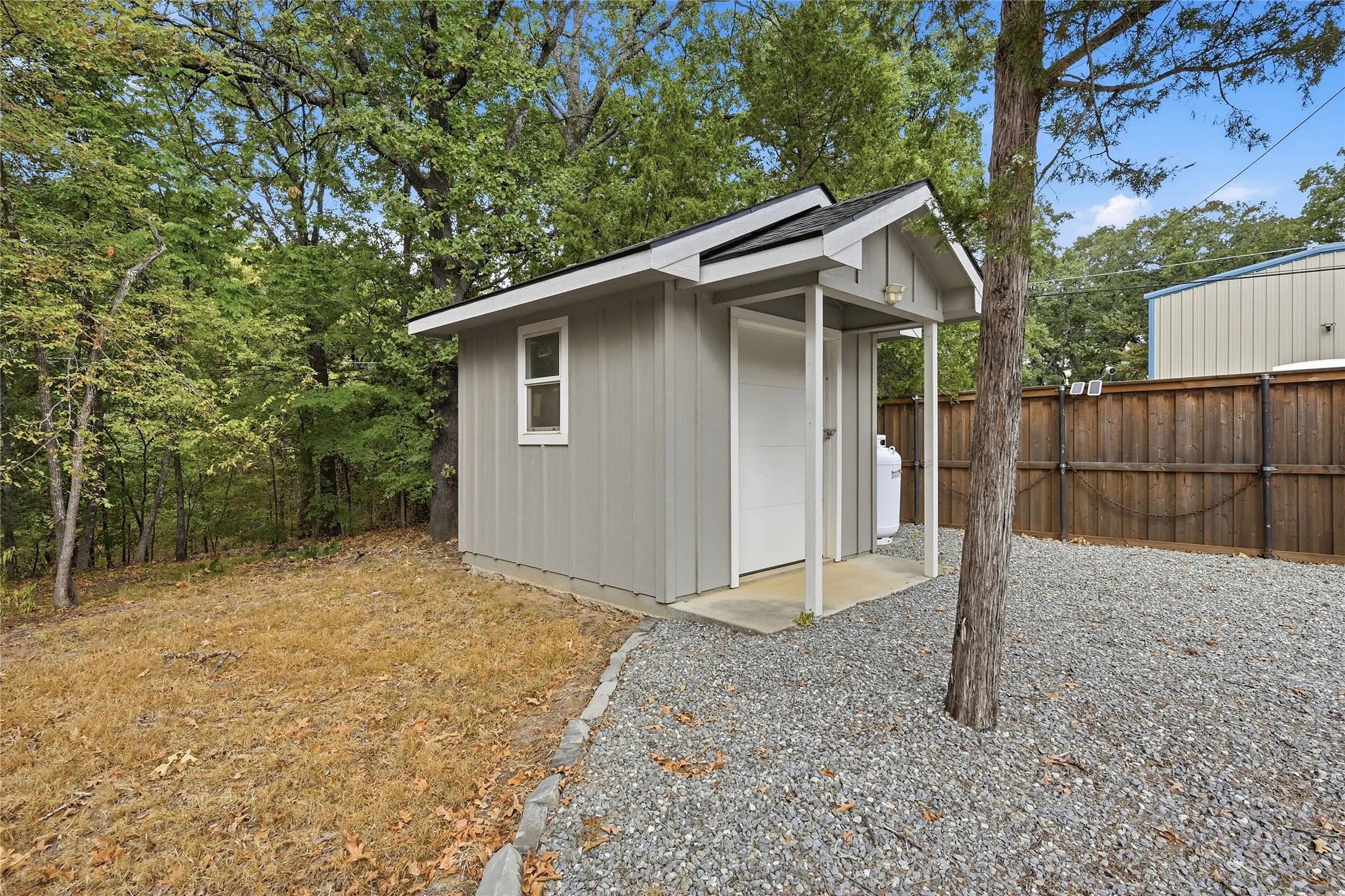 Single Family Residence For Sale in Grayson County , 10 Holland, Pottsboro, Texas 75076, 1 Bedroom, 1 Bathroom, Garage spaces, 1,008 Sqft, built in 2013, mls#21378495, Real Estate Agent in Pottsboro, Homes For Sale in Grayson county, Homes For Sale in Pottsboro, Realtor in Pottsboro Texas, Real Estate Brokerage Independent Realty Texas, Luminita Cordes Realtor