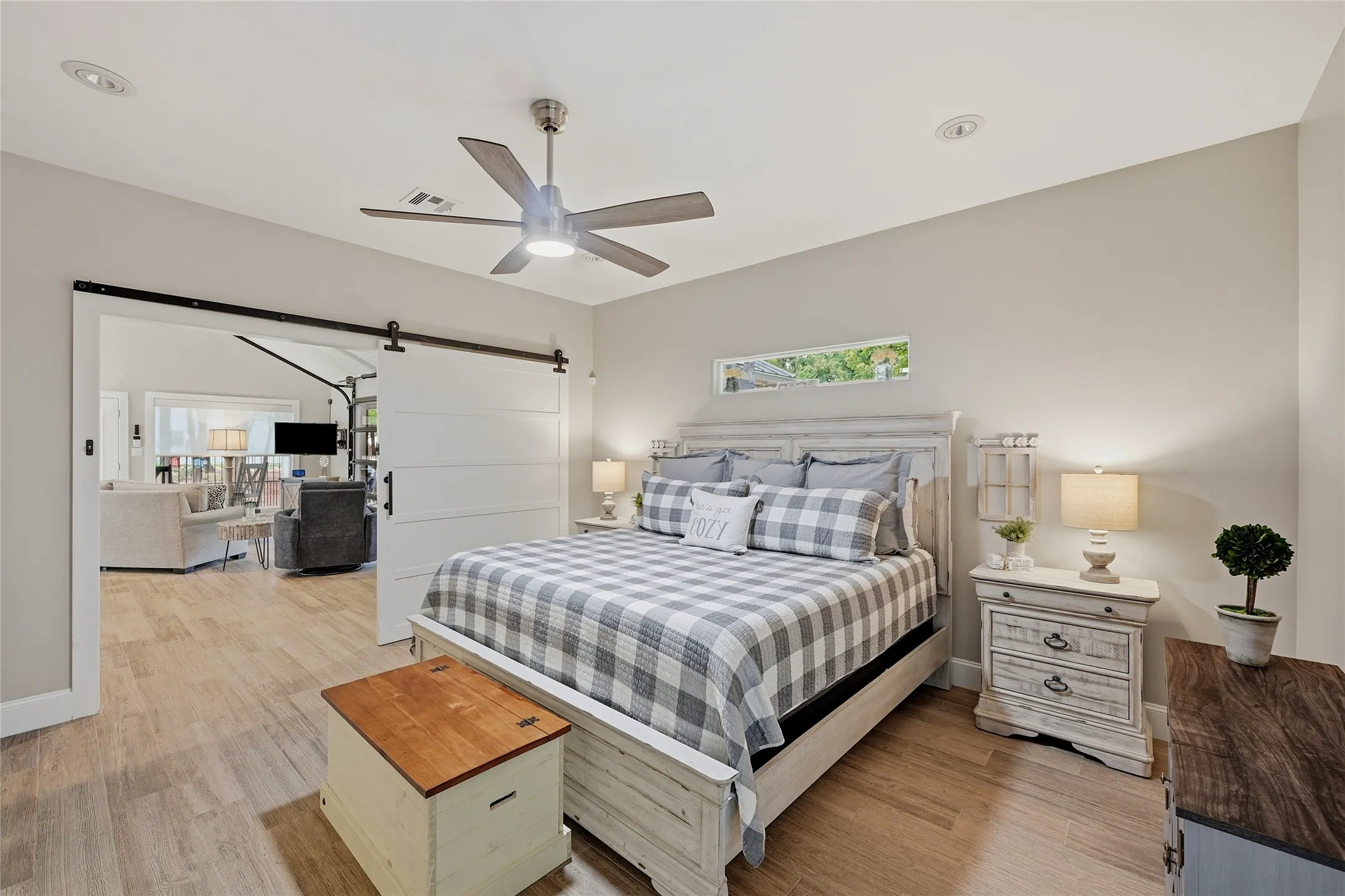 Single Family Residence For Sale in Grayson County , 10 Holland, Pottsboro, Texas 75076, 1 Bedroom, 1 Bathroom, Garage spaces, 1,008 Sqft, built in 2013, mls#21378495, Real Estate Agent in Pottsboro, Homes For Sale in Grayson county, Homes For Sale in Pottsboro, Realtor in Pottsboro Texas, Real Estate Brokerage Independent Realty Texas, Luminita Cordes Realtor