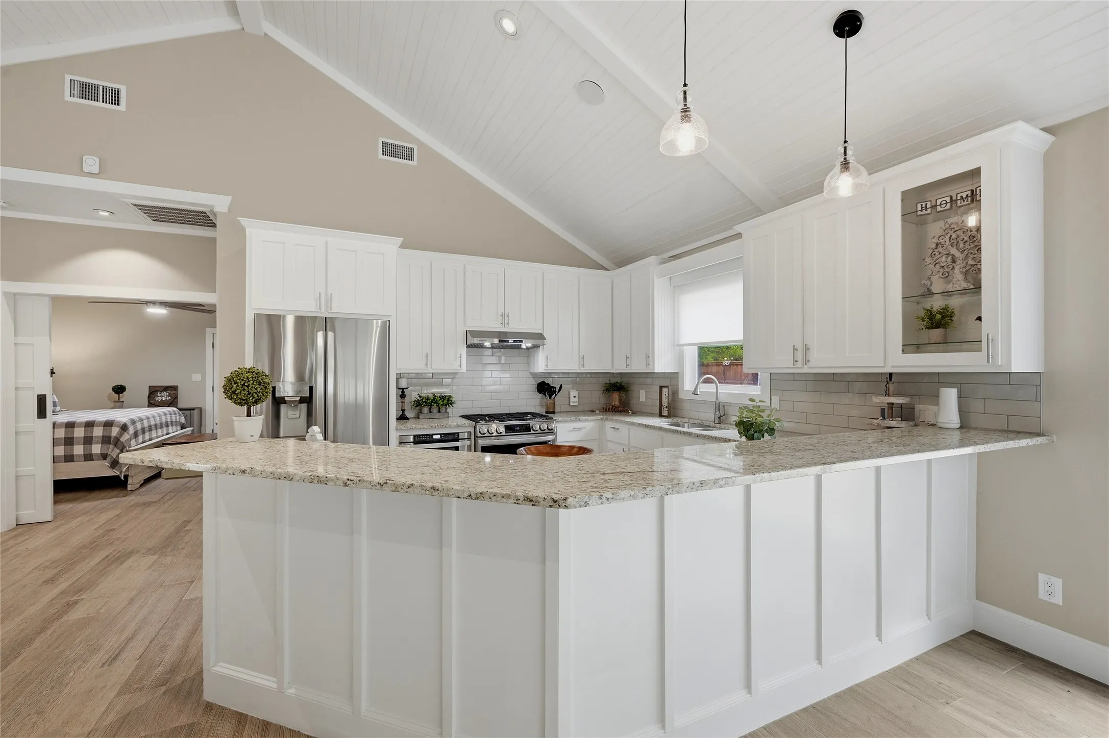 Single Family Residence For Sale in Grayson County , 10 Holland, Pottsboro, Texas 75076, 1 Bedroom, 1 Bathroom, Garage spaces, 1,008 Sqft, built in 2013, mls#21378495, Real Estate Agent in Pottsboro, Homes For Sale in Grayson county, Homes For Sale in Pottsboro, Realtor in Pottsboro Texas, Real Estate Brokerage Independent Realty Texas, Luminita Cordes Realtor