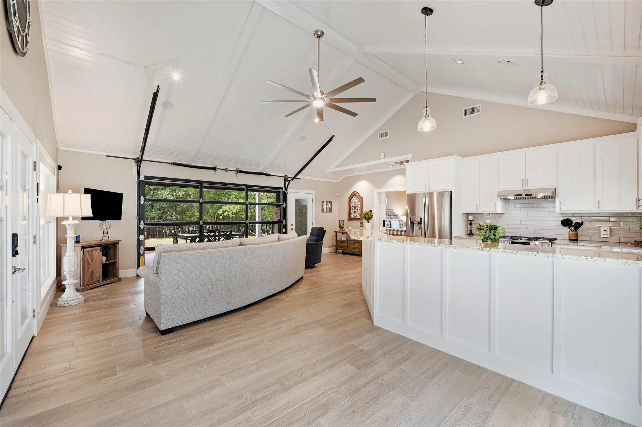 Single Family Residence For Sale in Grayson County , 10 Holland, Pottsboro, Texas 75076, 1 Bedroom, 1 Bathroom, Garage spaces, 1,008 Sqft, built in 2013, mls#21378495, Real Estate Agent in Pottsboro, Homes For Sale in Grayson county, Homes For Sale in Pottsboro, Realtor in Pottsboro Texas, Real Estate Brokerage Independent Realty Texas, Luminita Cordes Realtor