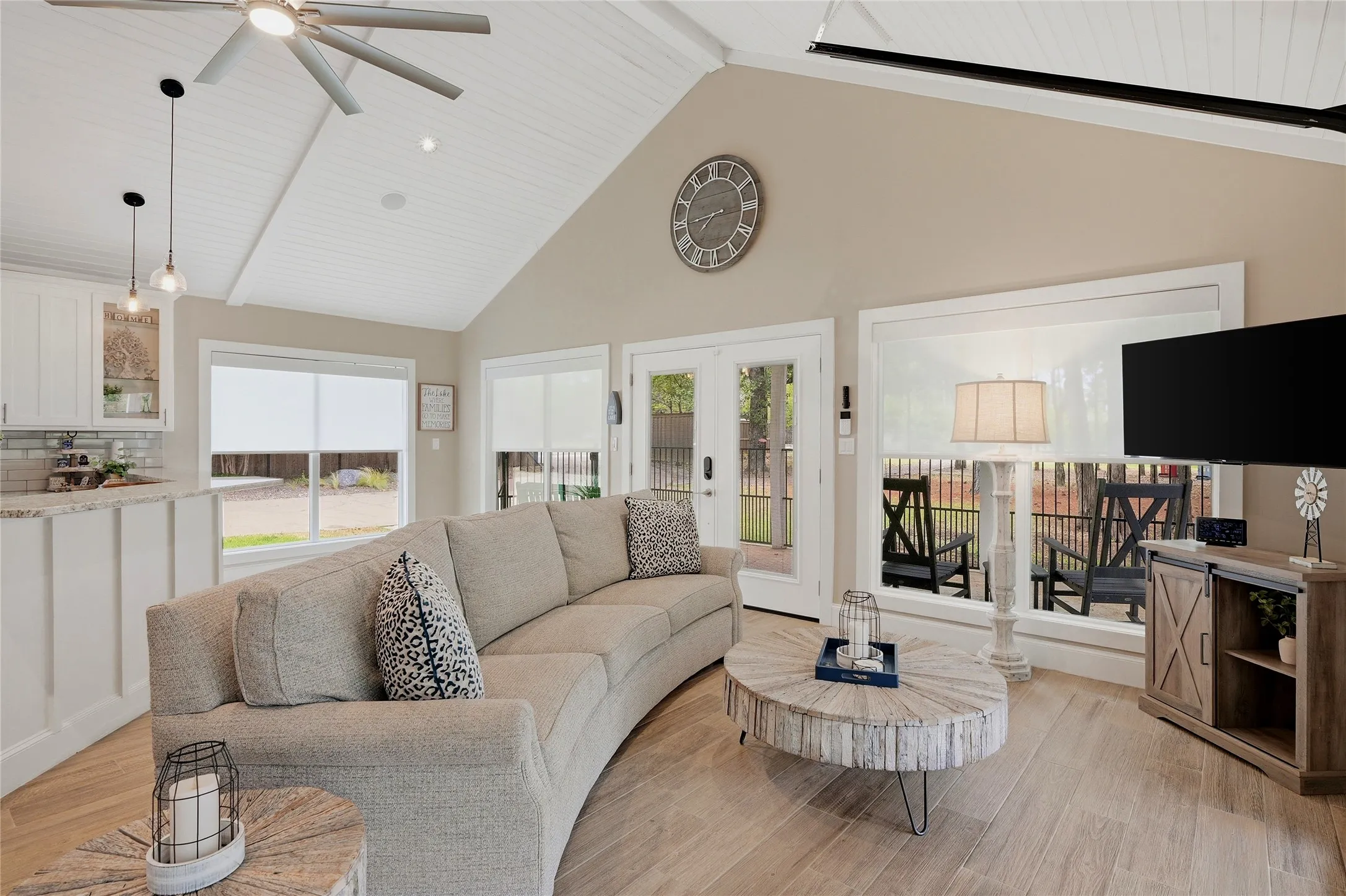 Single Family Residence For Sale in Grayson County , 10 Holland, Pottsboro, Texas 75076, 1 Bedroom, 1 Bathroom, Garage spaces, 1,008 Sqft, built in 2013, mls#21378495, Real Estate Agent in Pottsboro, Homes For Sale in Grayson county, Homes For Sale in Pottsboro, Realtor in Pottsboro Texas, Real Estate Brokerage Independent Realty Texas, Luminita Cordes Realtor