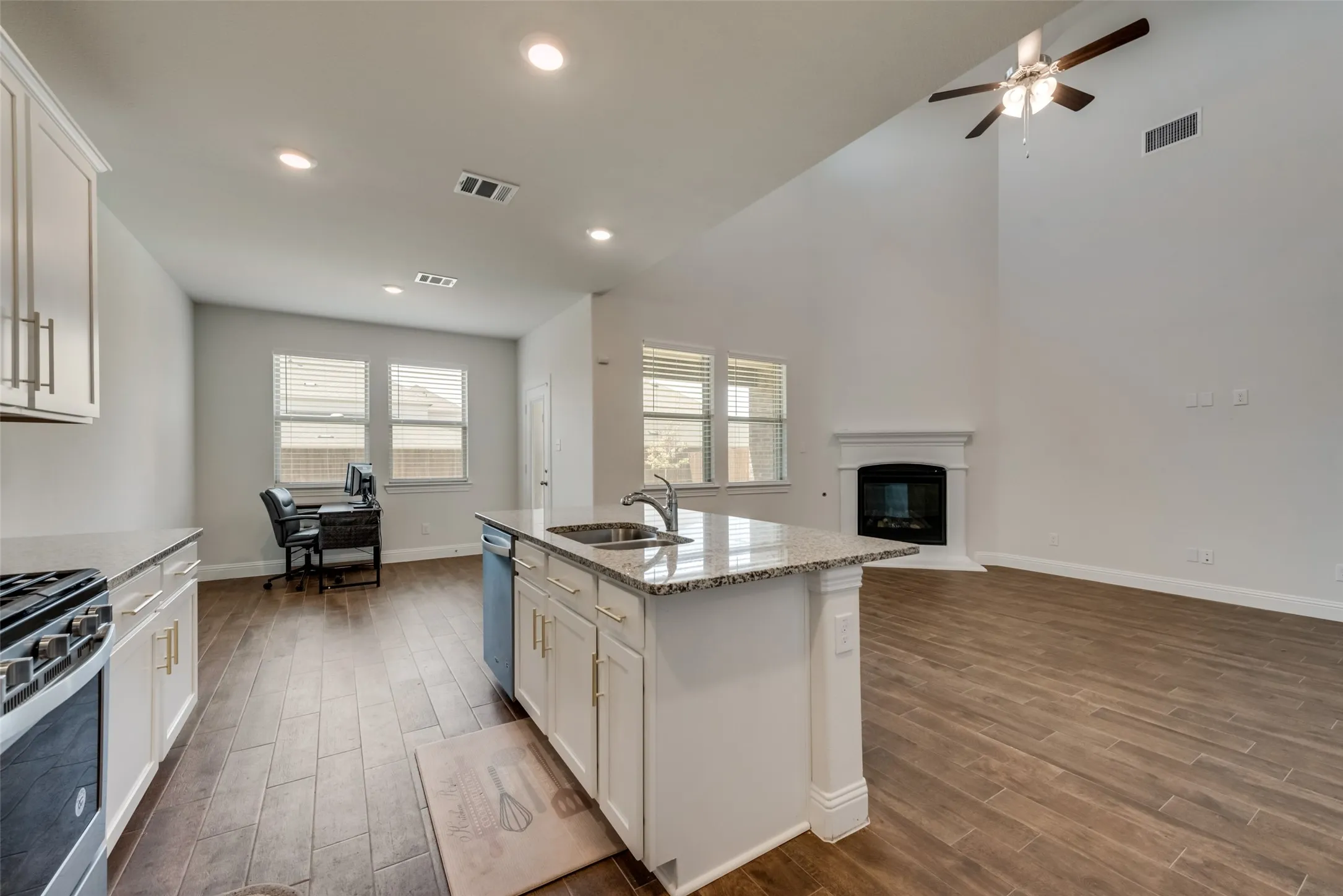 Single Family Residence For Rent in Denton County , 10704 Strike Street, Aubrey, Texas 76227, 4 Bedroom, 3 Bathroom, 2 Garage spaces, 2,334 Sqft, built in 2021, mls#21378693, Real Estate Agent in Aubrey, Homes For Rent in Denton county, Homes For Rent in Aubrey, Realtor in Aubrey Texas, Real Estate Brokerage Independent Realty Texas, Luminita Cordes Realtor