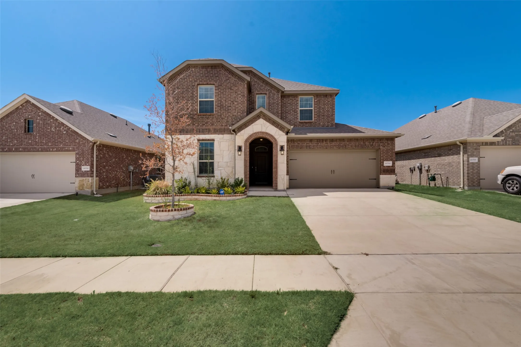 Single Family Residence For Rent in Denton County , 10704 Strike Street, Aubrey, Texas 76227, 4 Bedroom, 3 Bathroom, 2 Garage spaces, 2,334 Sqft, built in 2021, mls#21378693, Real Estate Agent in Aubrey, Homes For Rent in Denton county, Homes For Rent in Aubrey, Realtor in Aubrey Texas, Real Estate Brokerage Independent Realty Texas, Luminita Cordes Realtor