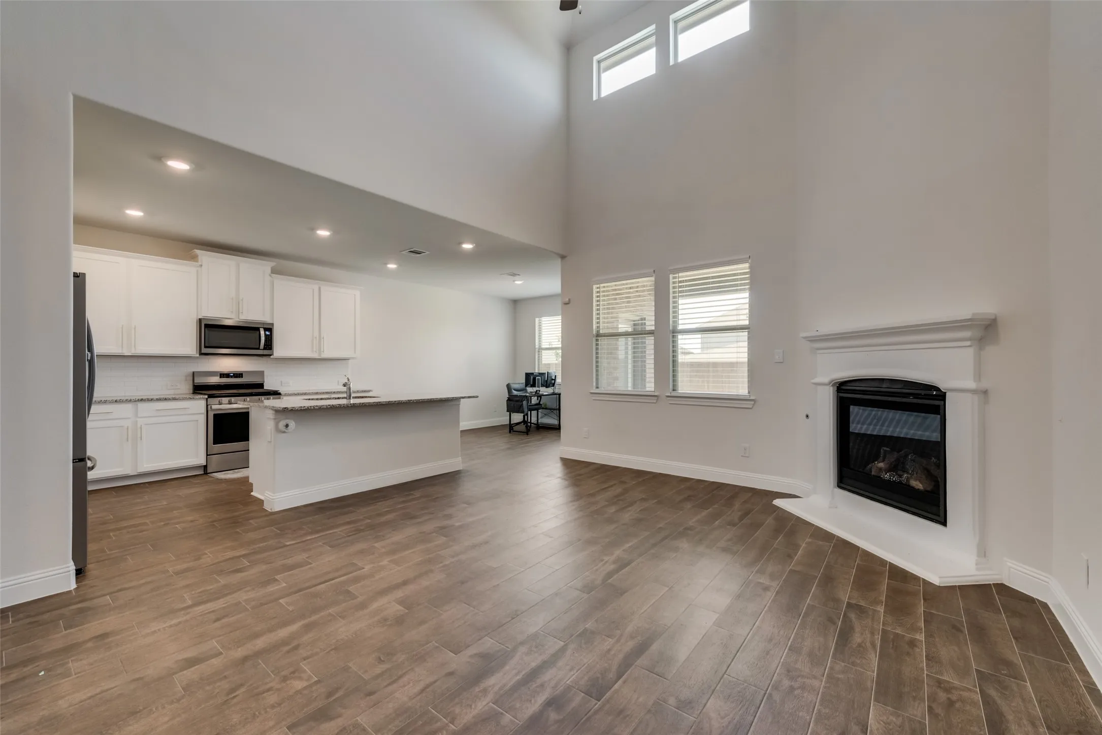 Single Family Residence For Rent in Denton County , 10704 Strike Street, Aubrey, Texas 76227, 4 Bedroom, 3 Bathroom, 2 Garage spaces, 2,334 Sqft, built in 2021, mls#21378693, Real Estate Agent in Aubrey, Homes For Rent in Denton county, Homes For Rent in Aubrey, Realtor in Aubrey Texas, Real Estate Brokerage Independent Realty Texas, Luminita Cordes Realtor