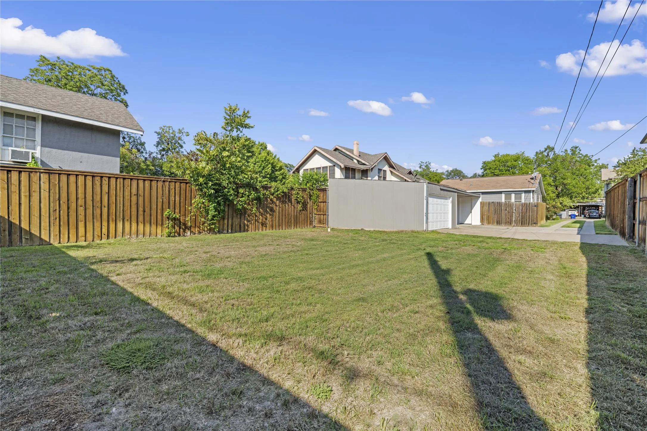 Single Family Residence For Sale in Mc Lennan County , 2104 Columbus Avenue, Waco, Texas 76701, 3 Bedroom, 1 Bathroom, 2 Garage spaces, 872 Sqft, built in 1951, mls#21378099, Real Estate Agent in Waco, Homes For Sale in Mc Lennan county, Homes For Sale in Waco, Realtor in Waco Texas, Real Estate Brokerage Independent Realty Texas, Luminita Cordes Realtor