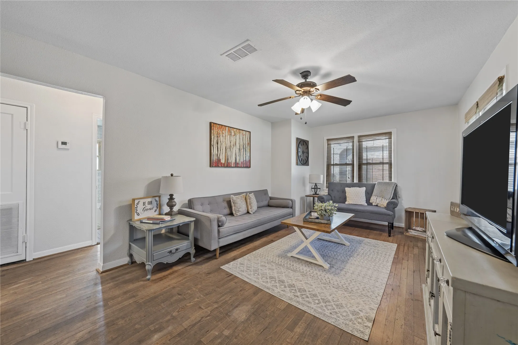 Single Family Residence For Sale in Mc Lennan County , 2104 Columbus Avenue, Waco, Texas 76701, 3 Bedroom, 1 Bathroom, 2 Garage spaces, 872 Sqft, built in 1951, mls#21378099, Real Estate Agent in Waco, Homes For Sale in Mc Lennan county, Homes For Sale in Waco, Realtor in Waco Texas, Real Estate Brokerage Independent Realty Texas, Luminita Cordes Realtor