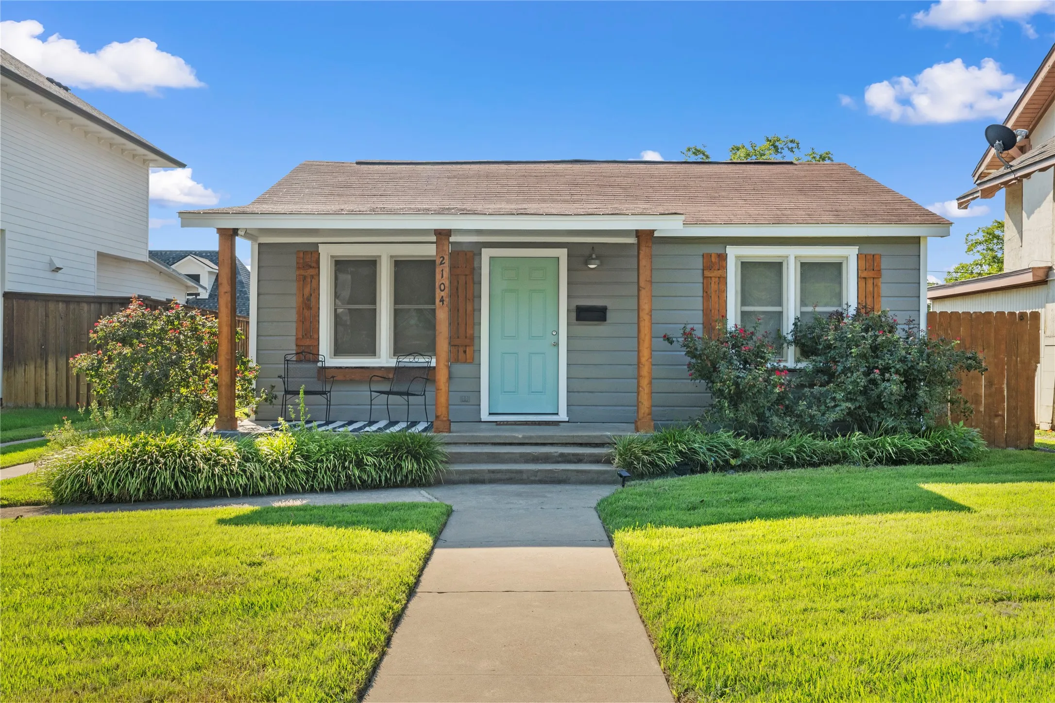 Single Family Residence For Sale in Mc Lennan County , 2104 Columbus Avenue, Waco, Texas 76701, 3 Bedroom, 1 Bathroom, 2 Garage spaces, 872 Sqft, built in 1951, mls#21378099, Real Estate Agent in Waco, Homes For Sale in Mc Lennan county, Homes For Sale in Waco, Realtor in Waco Texas, Real Estate Brokerage Independent Realty Texas, Luminita Cordes Realtor