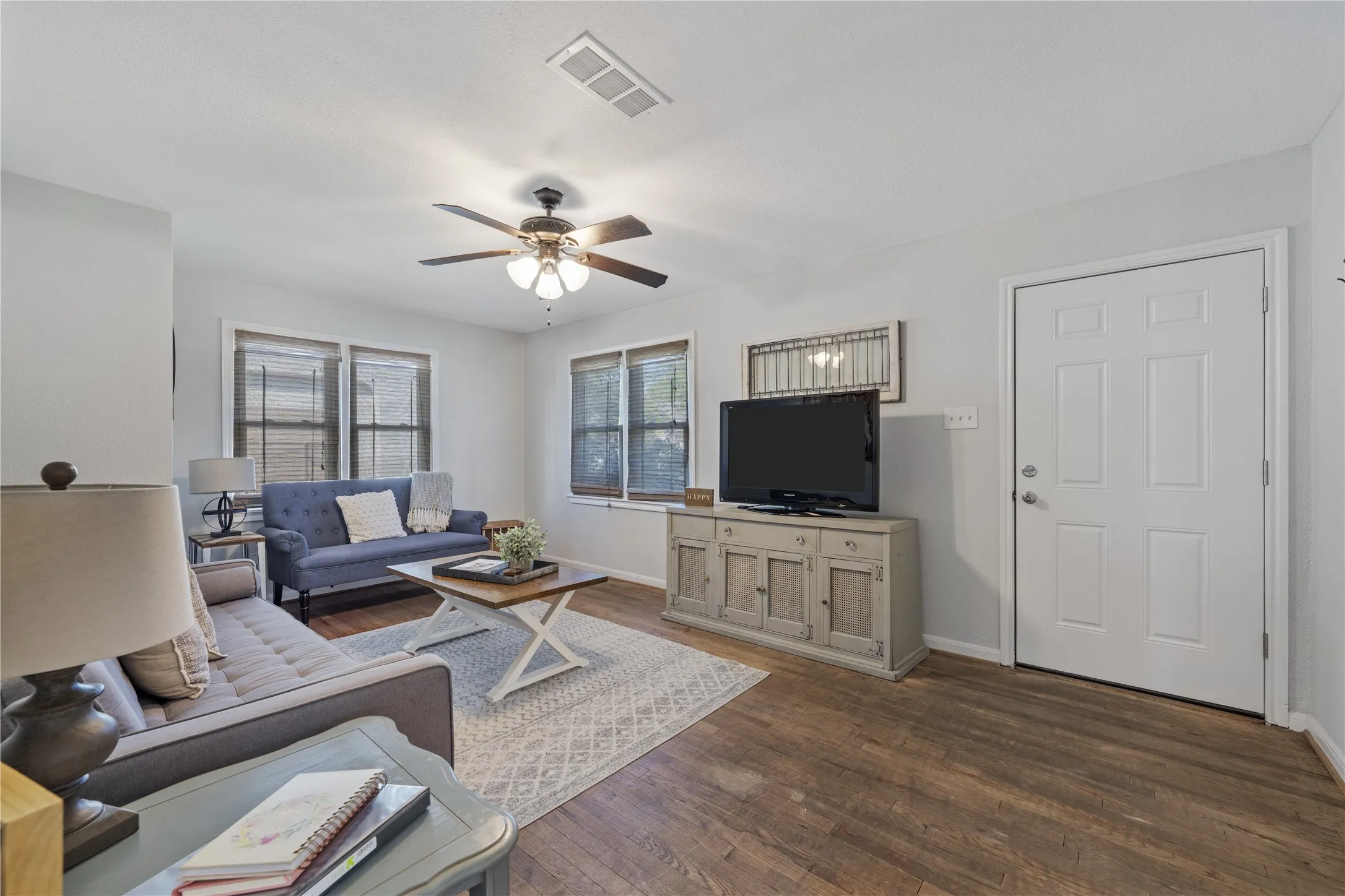 Single Family Residence For Sale in Mc Lennan County , 2104 Columbus Avenue, Waco, Texas 76701, 3 Bedroom, 1 Bathroom, 2 Garage spaces, 872 Sqft, built in 1951, mls#21378099, Real Estate Agent in Waco, Homes For Sale in Mc Lennan county, Homes For Sale in Waco, Realtor in Waco Texas, Real Estate Brokerage Independent Realty Texas, Luminita Cordes Realtor