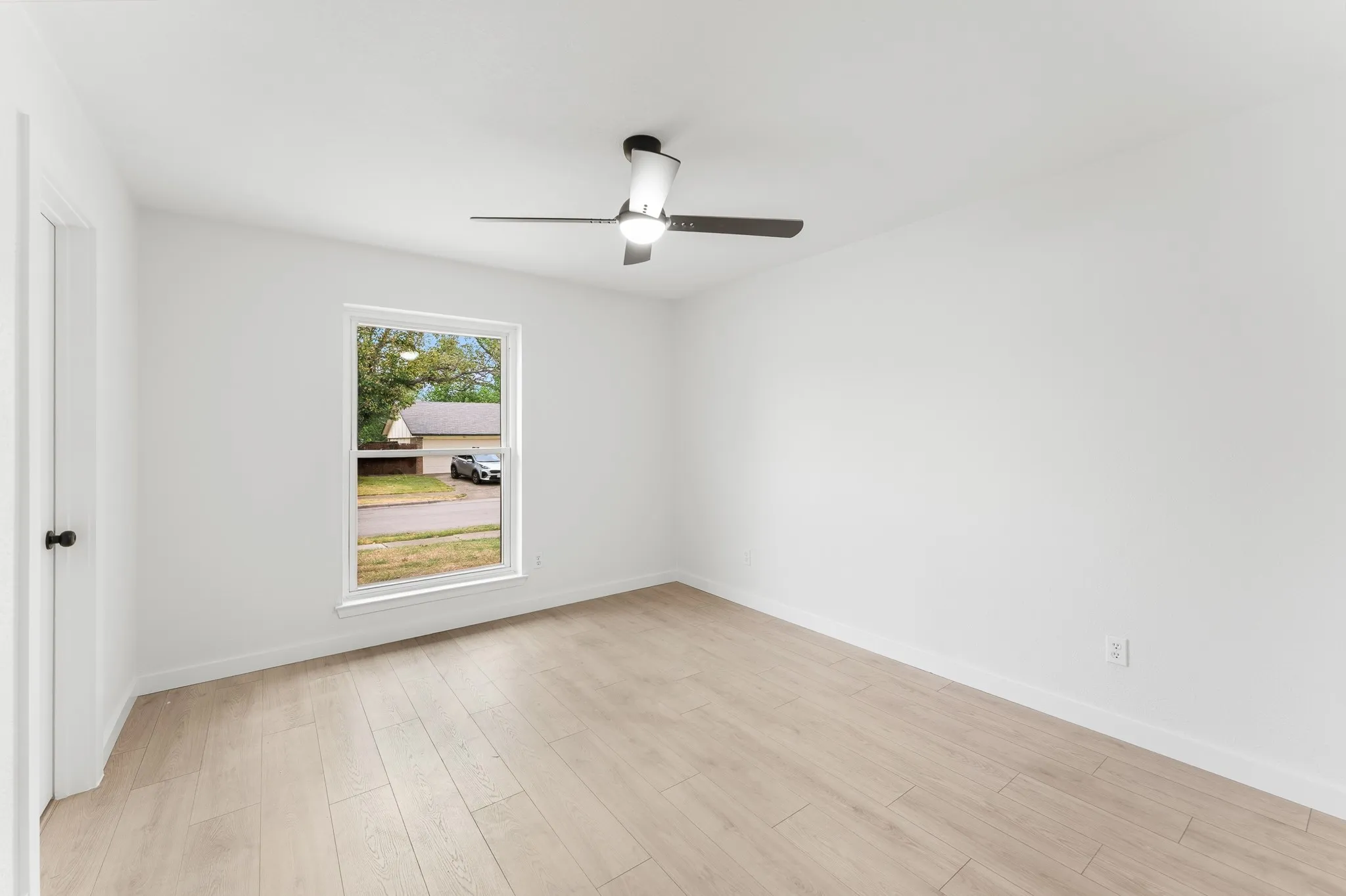 Single Family Residence For Sale in Denton County , 1326 Kingston Drive, Lewisville, Texas 75067, 3 Bedroom, 2 Bathroom, 1 Garage spaces, 1,728 Sqft, built in 1971, mls#21378659, Real Estate Agent in Lewisville, Homes For Sale in Denton county, Homes For Sale in Lewisville, Realtor in Lewisville Texas, Real Estate Brokerage Independent Realty Texas, Luminita Cordes Realtor