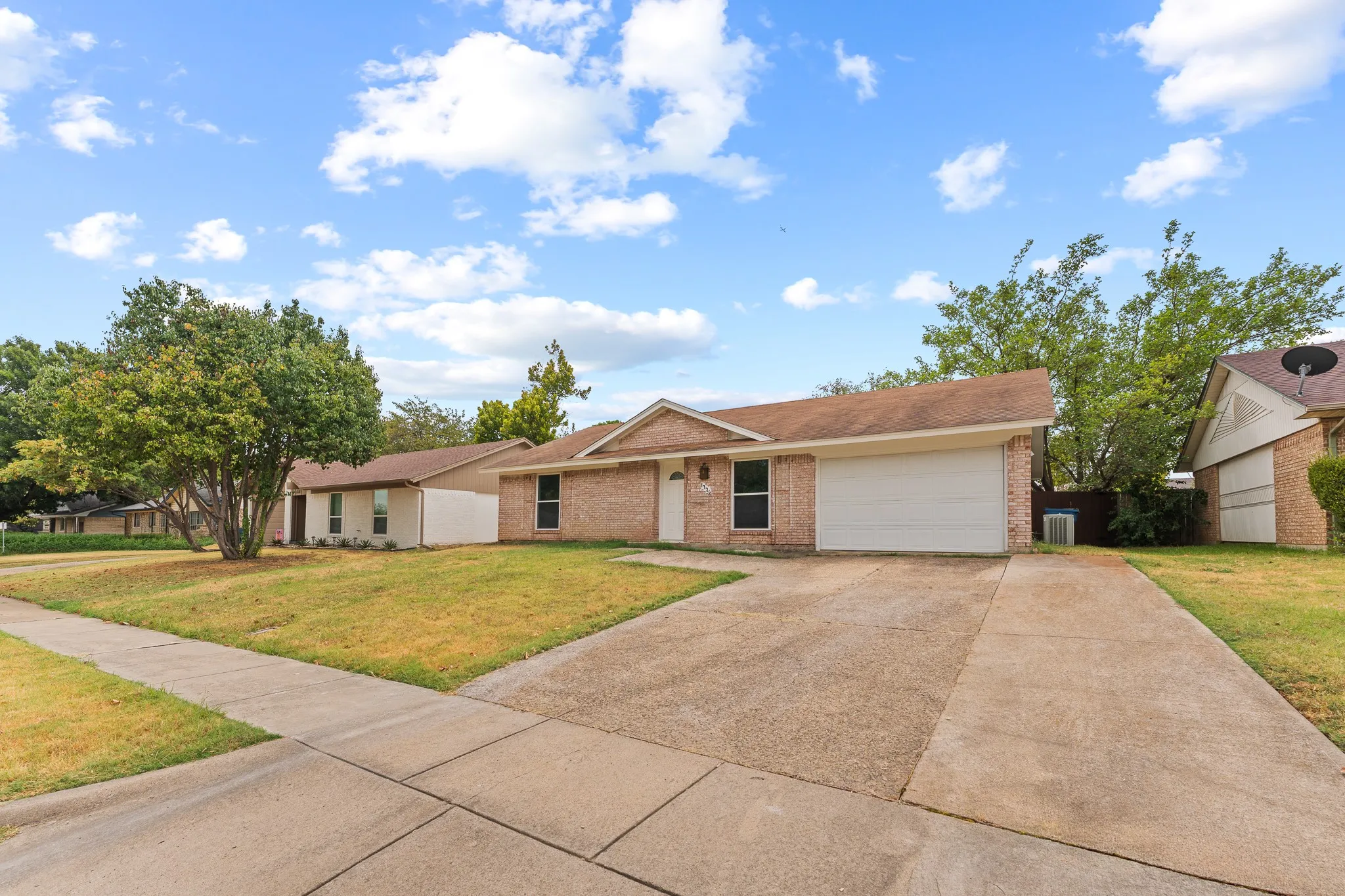 Single Family Residence For Sale in Denton County , 1326 Kingston Drive, Lewisville, Texas 75067, 3 Bedroom, 2 Bathroom, 1 Garage spaces, 1,728 Sqft, built in 1971, mls#21378659, Real Estate Agent in Lewisville, Homes For Sale in Denton county, Homes For Sale in Lewisville, Realtor in Lewisville Texas, Real Estate Brokerage Independent Realty Texas, Luminita Cordes Realtor