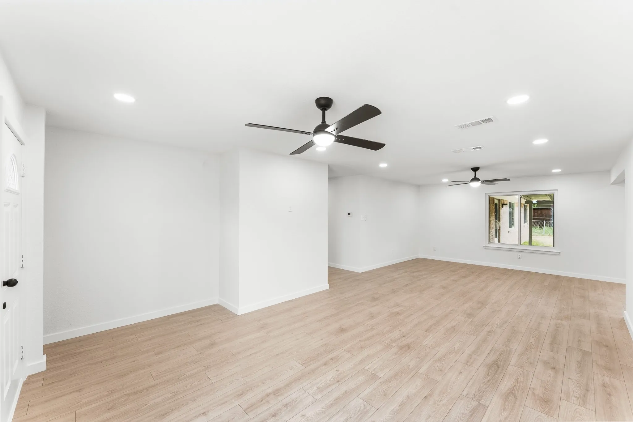 Single Family Residence For Sale in Denton County , 1326 Kingston Drive, Lewisville, Texas 75067, 3 Bedroom, 2 Bathroom, 1 Garage spaces, 1,728 Sqft, built in 1971, mls#21378659, Real Estate Agent in Lewisville, Homes For Sale in Denton county, Homes For Sale in Lewisville, Realtor in Lewisville Texas, Real Estate Brokerage Independent Realty Texas, Luminita Cordes Realtor