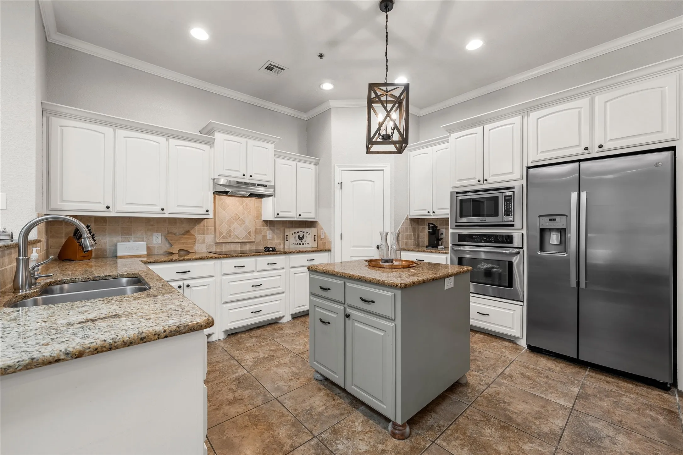 Condominium For Sale in Mc Lennan County , 721 Austin Avenue C, Waco, Texas 76701, 2 Bedroom, 2 Bathroom, Garage spaces, 1,300 Sqft, built in 1919, mls#21377736, Real Estate Agent in Waco, Homes For Sale in Mc Lennan county, Homes For Sale in Waco, Realtor in Waco Texas, Real Estate Brokerage Independent Realty Texas, Luminita Cordes Realtor