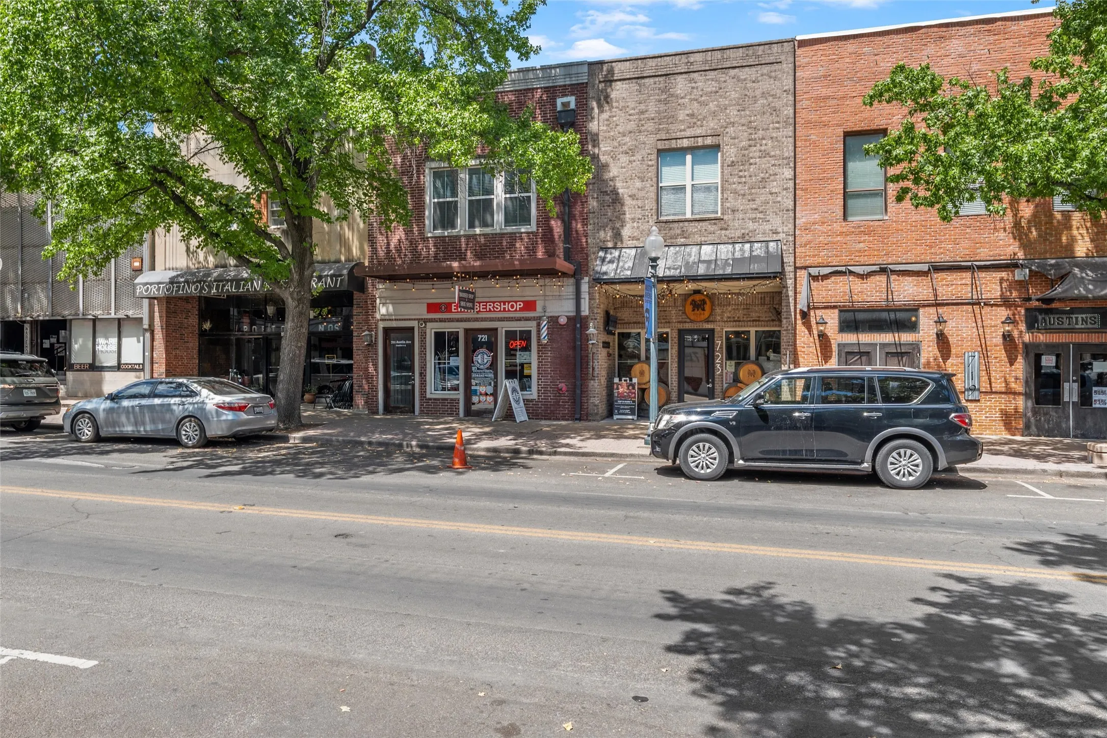Condominium For Sale in Mc Lennan County , 721 Austin Avenue C, Waco, Texas 76701, 2 Bedroom, 2 Bathroom, Garage spaces, 1,300 Sqft, built in 1919, mls#21377736, Real Estate Agent in Waco, Homes For Sale in Mc Lennan county, Homes For Sale in Waco, Realtor in Waco Texas, Real Estate Brokerage Independent Realty Texas, Luminita Cordes Realtor