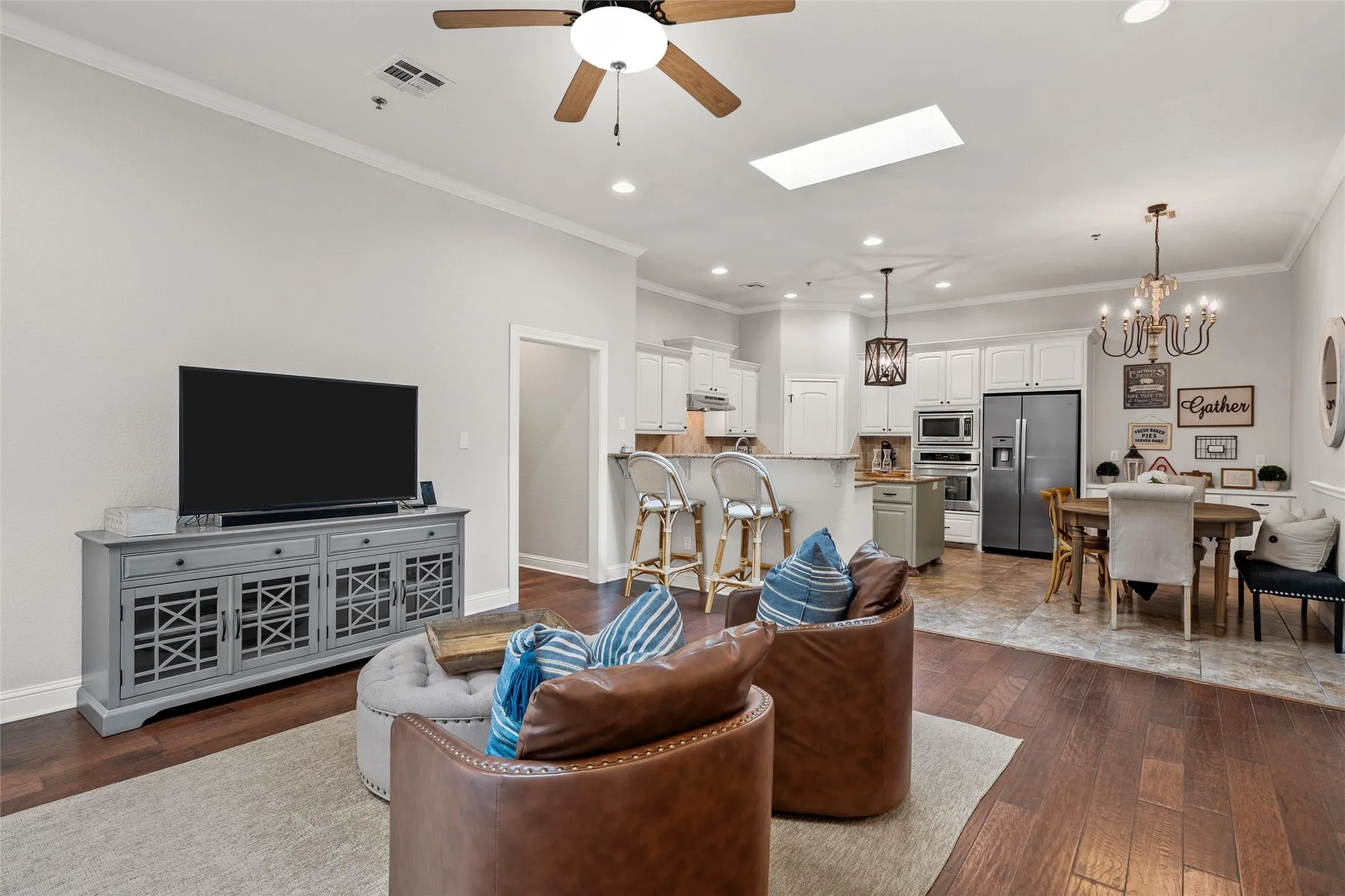 Condominium For Sale in Mc Lennan County , 721 Austin Avenue C, Waco, Texas 76701, 2 Bedroom, 2 Bathroom, Garage spaces, 1,300 Sqft, built in 1919, mls#21377736, Real Estate Agent in Waco, Homes For Sale in Mc Lennan county, Homes For Sale in Waco, Realtor in Waco Texas, Real Estate Brokerage Independent Realty Texas, Luminita Cordes Realtor