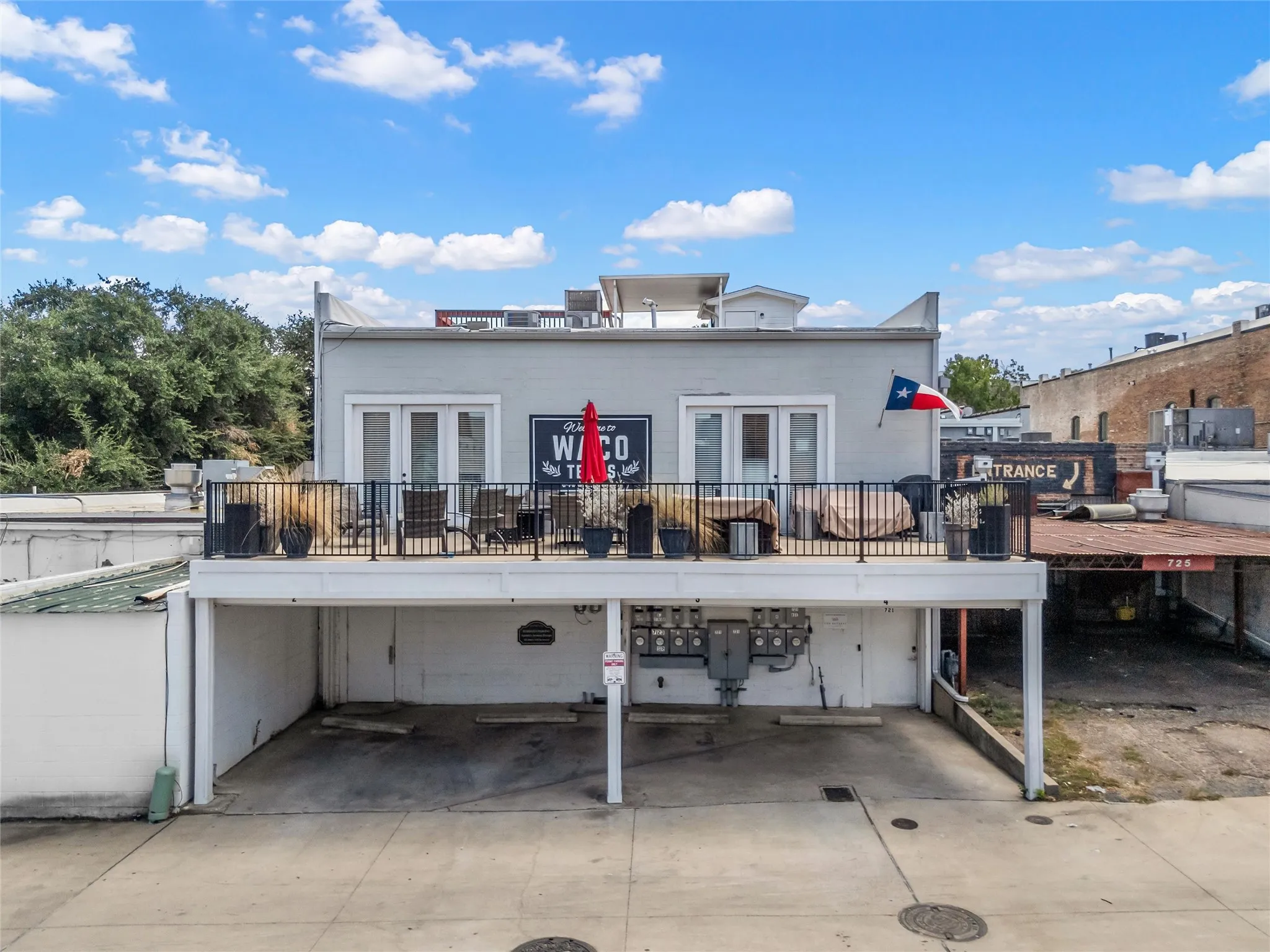 Condominium For Sale in Mc Lennan County , 721 Austin Avenue C, Waco, Texas 76701, 2 Bedroom, 2 Bathroom, Garage spaces, 1,300 Sqft, built in 1919, mls#21377736, Real Estate Agent in Waco, Homes For Sale in Mc Lennan county, Homes For Sale in Waco, Realtor in Waco Texas, Real Estate Brokerage Independent Realty Texas, Luminita Cordes Realtor