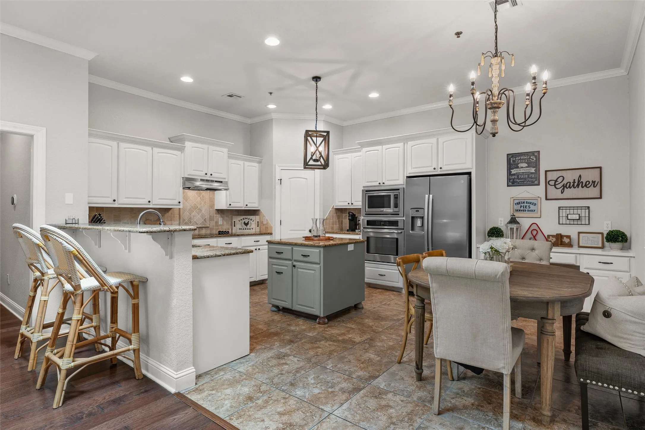 Condominium For Sale in Mc Lennan County , 721 Austin Avenue C, Waco, Texas 76701, 2 Bedroom, 2 Bathroom, Garage spaces, 1,300 Sqft, built in 1919, mls#21377736, Real Estate Agent in Waco, Homes For Sale in Mc Lennan county, Homes For Sale in Waco, Realtor in Waco Texas, Real Estate Brokerage Independent Realty Texas, Luminita Cordes Realtor