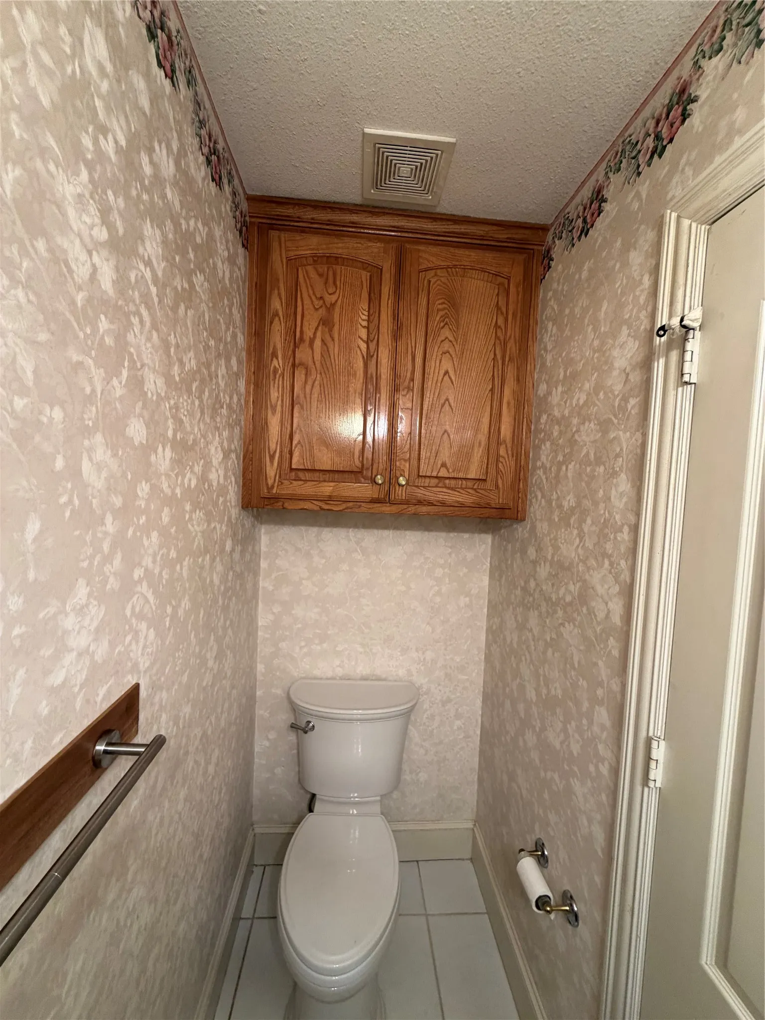 Single Family Residence For Sale in Dallas County , 2426 Club Creek Boulevard, Garland, Texas 75043, 3 Bedroom, 3 Bathroom, 2 Garage spaces, 2,391 Sqft, built in 2001, mls#21378108, Real Estate Agent in Garland, Homes For Sale in Dallas county, Homes For Sale in Garland, Realtor in Garland Texas, Real Estate Brokerage Independent Realty Texas, Luminita Cordes Realtor