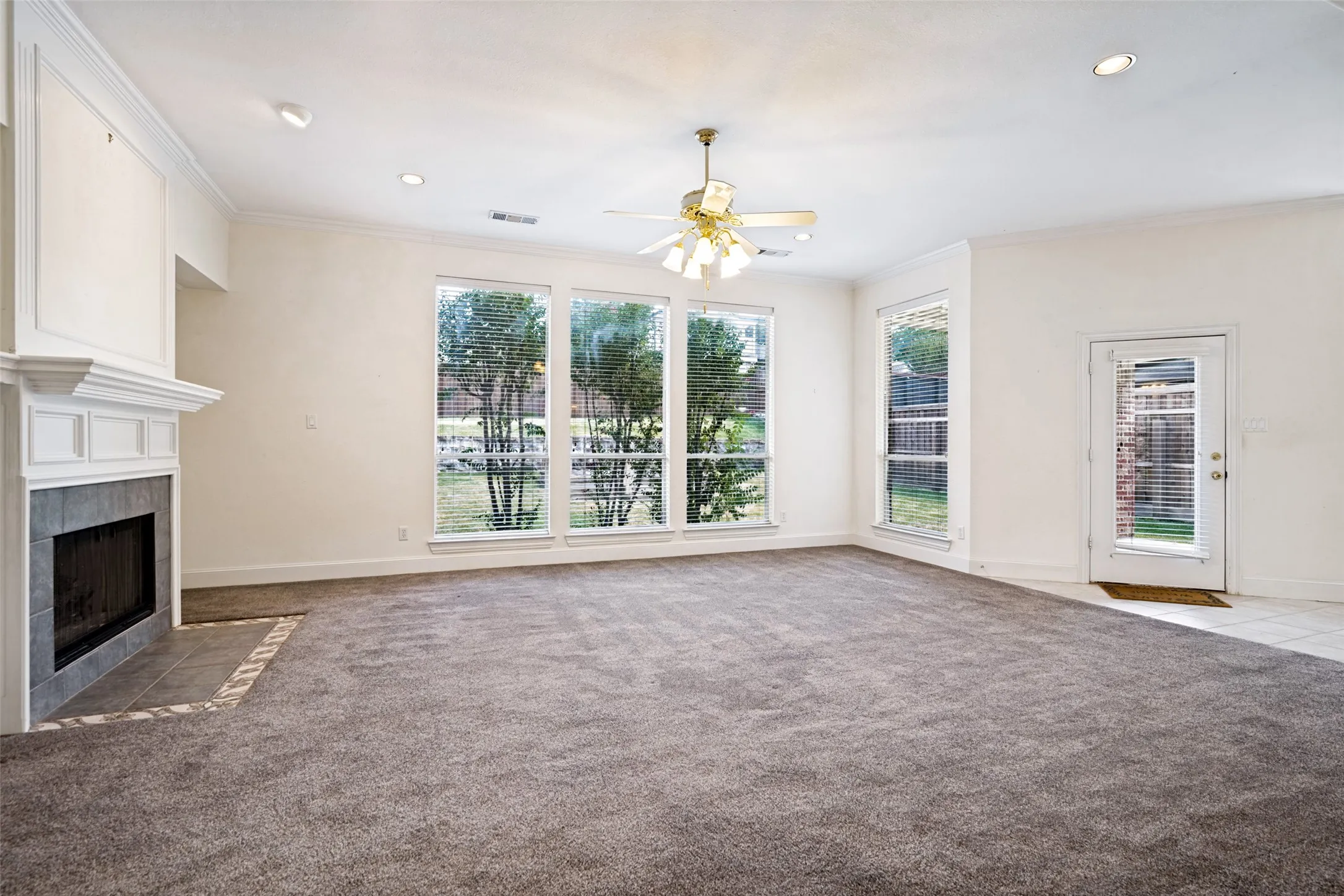 Single Family Residence For Sale in Dallas County , 2426 Club Creek Boulevard, Garland, Texas 75043, 3 Bedroom, 3 Bathroom, 2 Garage spaces, 2,391 Sqft, built in 2001, mls#21378108, Real Estate Agent in Garland, Homes For Sale in Dallas county, Homes For Sale in Garland, Realtor in Garland Texas, Real Estate Brokerage Independent Realty Texas, Luminita Cordes Realtor