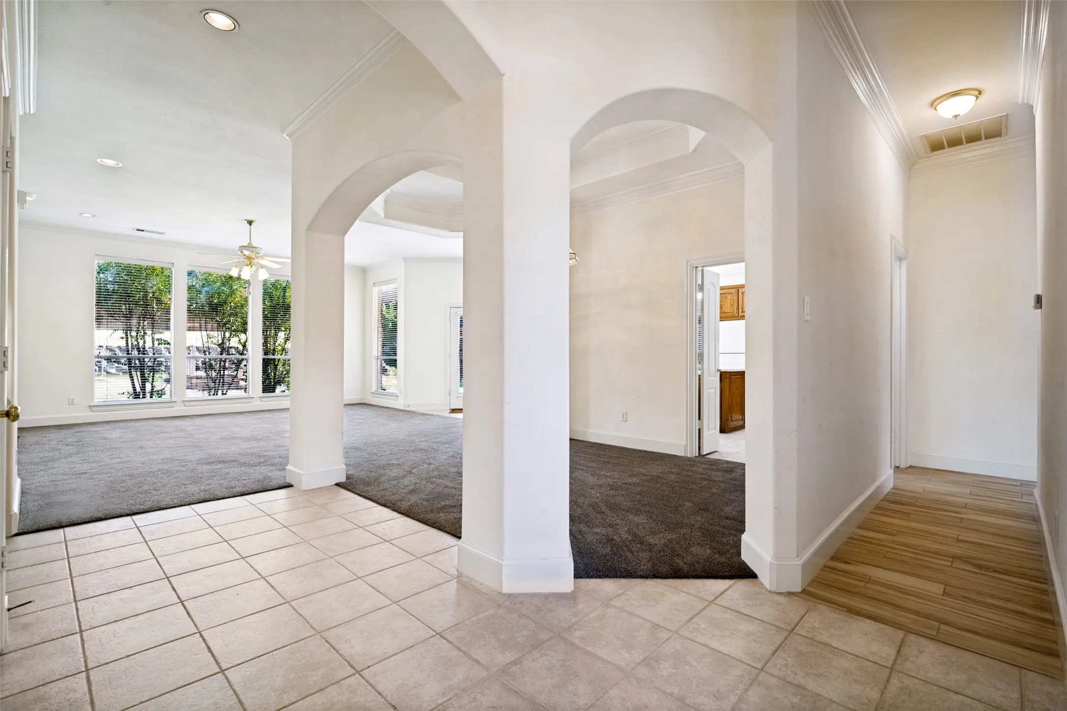 Beautiful archways throughout entry way in living and dining areas.