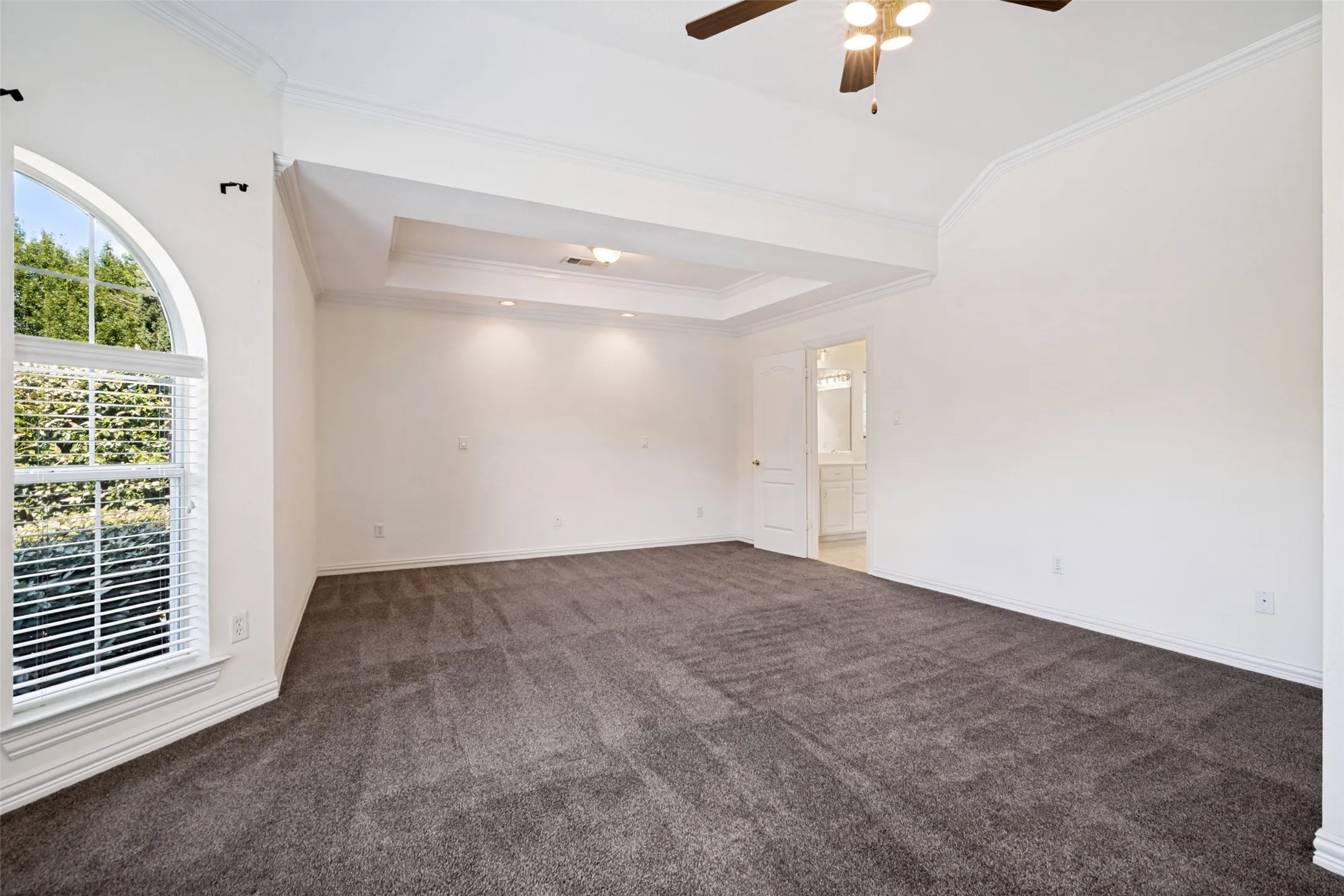 Single Family Residence For Sale in Dallas County , 2426 Club Creek Boulevard, Garland, Texas 75043, 3 Bedroom, 3 Bathroom, 2 Garage spaces, 2,391 Sqft, built in 2001, mls#21378108, Real Estate Agent in Garland, Homes For Sale in Dallas county, Homes For Sale in Garland, Realtor in Garland Texas, Real Estate Brokerage Independent Realty Texas, Luminita Cordes Realtor