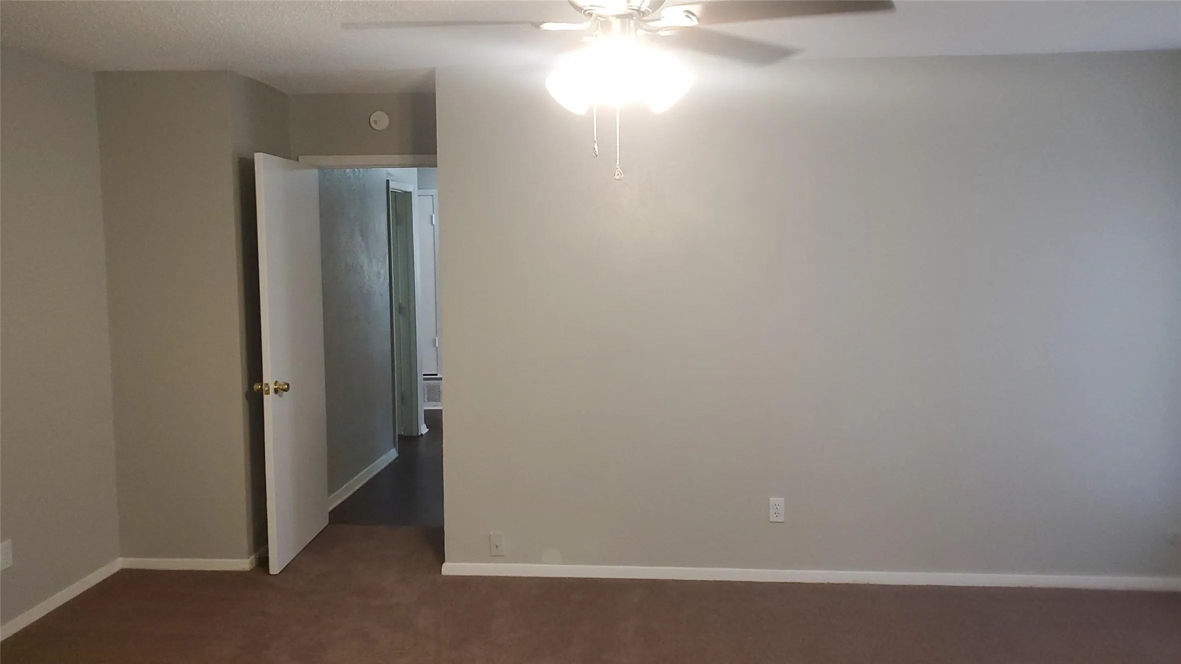 Single Family Residence For Rent in Dallas County , 317 Doral Place, Garland, Texas 75043, 3 Bedroom, 2 Bathroom, 2 Garage spaces, 1,985 Sqft, built in 1981, mls#21378711, Real Estate Agent in Garland, Homes For Rent in Dallas county, Homes For Rent in Garland, Realtor in Garland Texas, Real Estate Brokerage Independent Realty Texas, Luminita Cordes Realtor