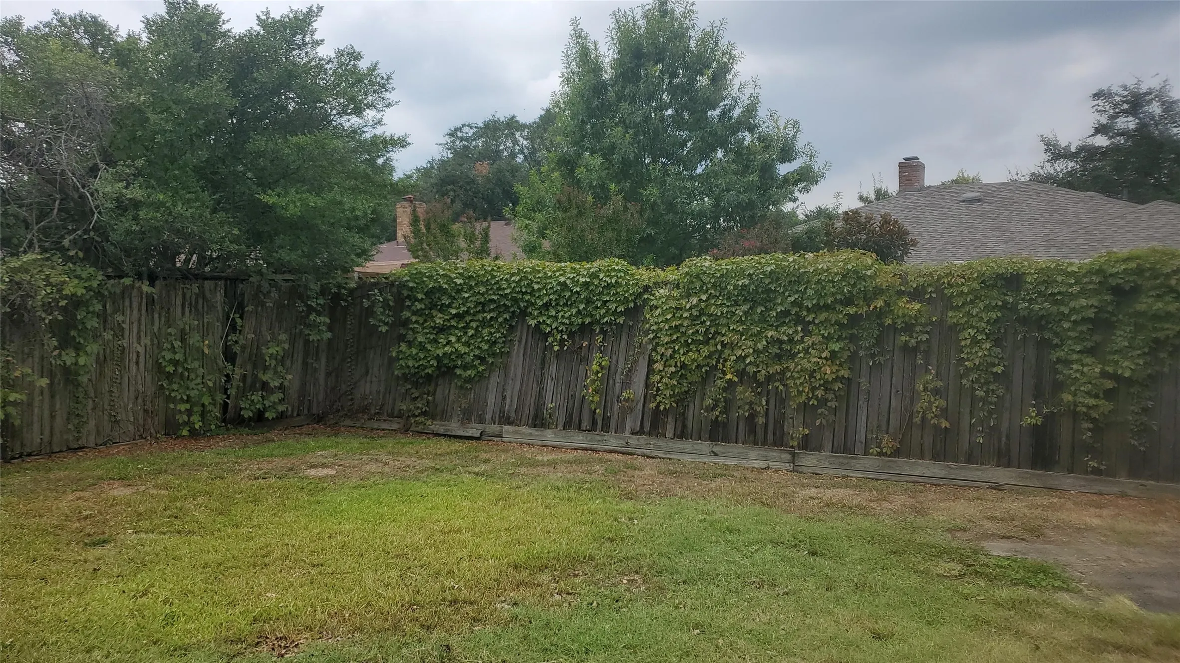 Single Family Residence For Rent in Dallas County , 317 Doral Place, Garland, Texas 75043, 3 Bedroom, 2 Bathroom, 2 Garage spaces, 1,985 Sqft, built in 1981, mls#21378711, Real Estate Agent in Garland, Homes For Rent in Dallas county, Homes For Rent in Garland, Realtor in Garland Texas, Real Estate Brokerage Independent Realty Texas, Luminita Cordes Realtor