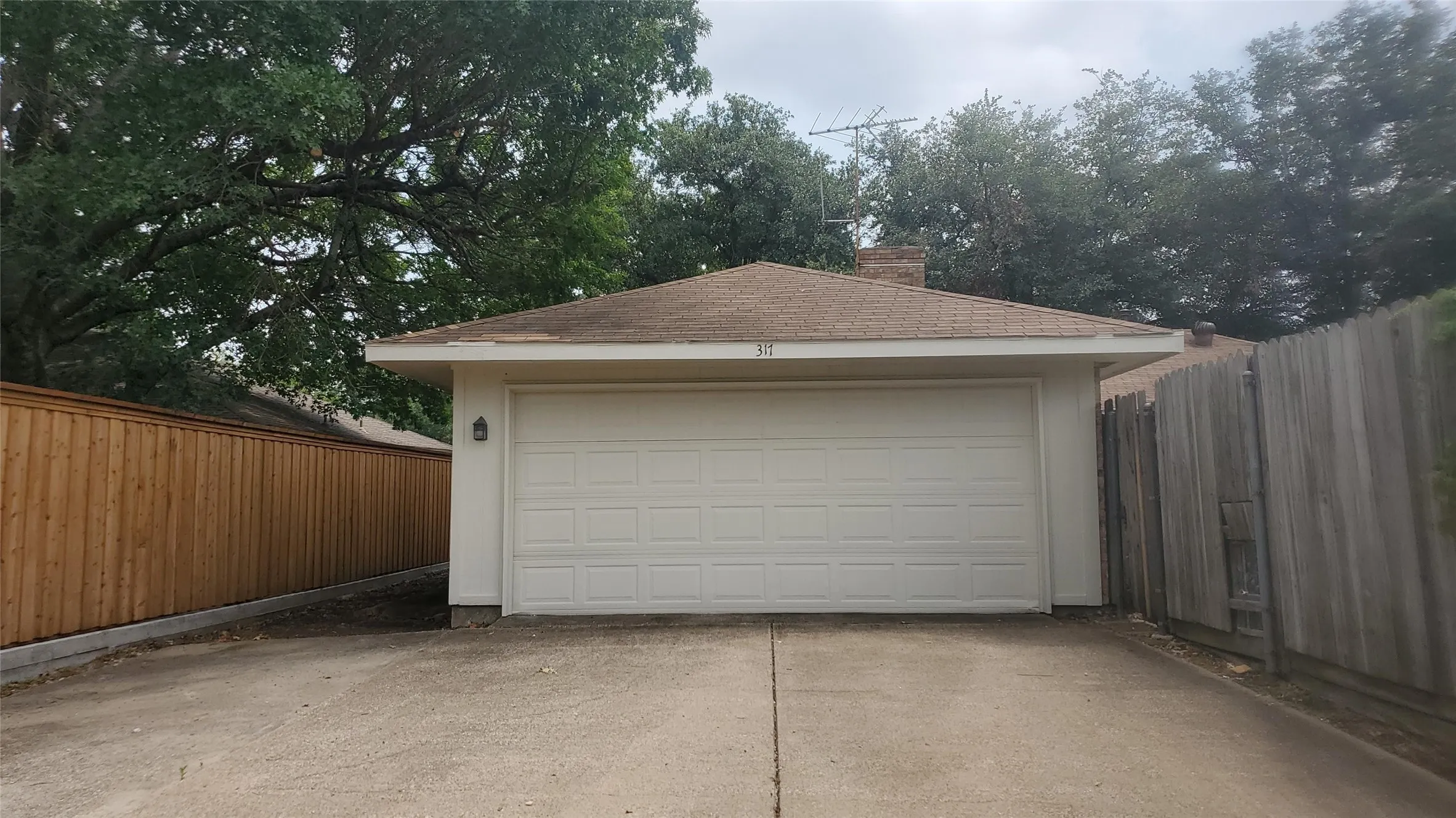 Single Family Residence For Rent in Dallas County , 317 Doral Place, Garland, Texas 75043, 3 Bedroom, 2 Bathroom, 2 Garage spaces, 1,985 Sqft, built in 1981, mls#21378711, Real Estate Agent in Garland, Homes For Rent in Dallas county, Homes For Rent in Garland, Realtor in Garland Texas, Real Estate Brokerage Independent Realty Texas, Luminita Cordes Realtor