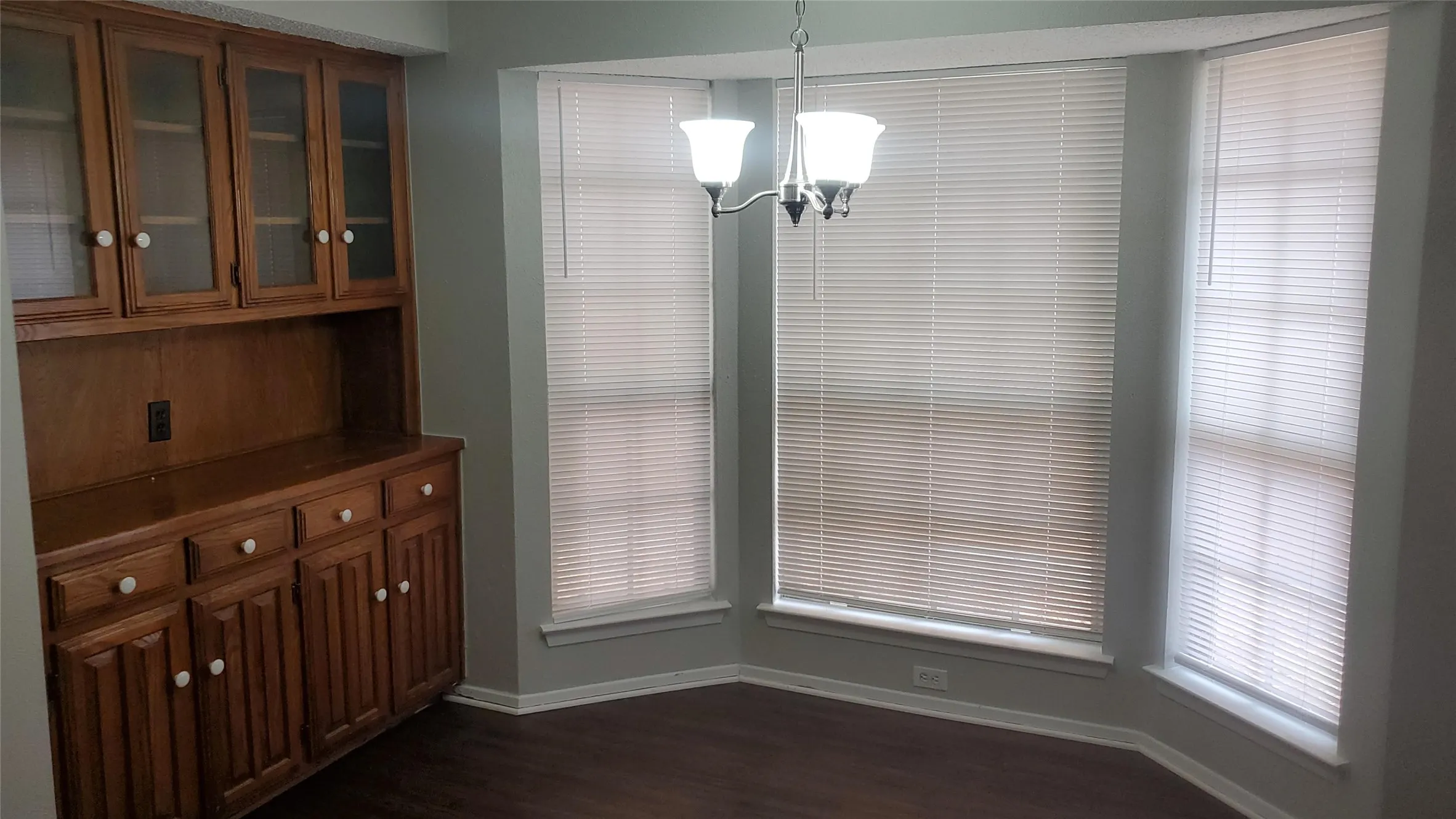Single Family Residence For Rent in Dallas County , 317 Doral Place, Garland, Texas 75043, 3 Bedroom, 2 Bathroom, 2 Garage spaces, 1,985 Sqft, built in 1981, mls#21378711, Real Estate Agent in Garland, Homes For Rent in Dallas county, Homes For Rent in Garland, Realtor in Garland Texas, Real Estate Brokerage Independent Realty Texas, Luminita Cordes Realtor