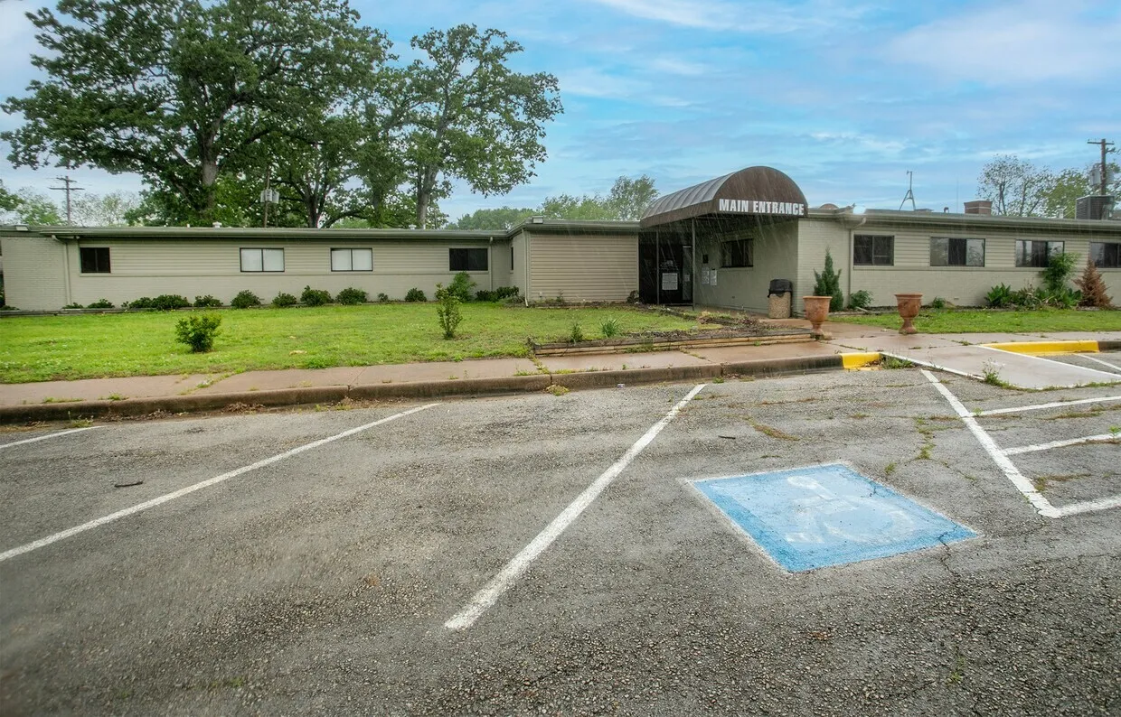 Business For Sale in Van Zandt County , 707 N Waldrip Street, Grand Saline, Texas 75140, 0, 0, Garage spaces, 24,094 Sqft, built in 1971, mls#21378657, Real Estate Agent in Grand Saline, Homes For Sale in Van Zandt county, Homes For Sale in Grand Saline, Realtor in Grand Saline Texas, Real Estate Brokerage Independent Realty Texas, Luminita Cordes Realtor