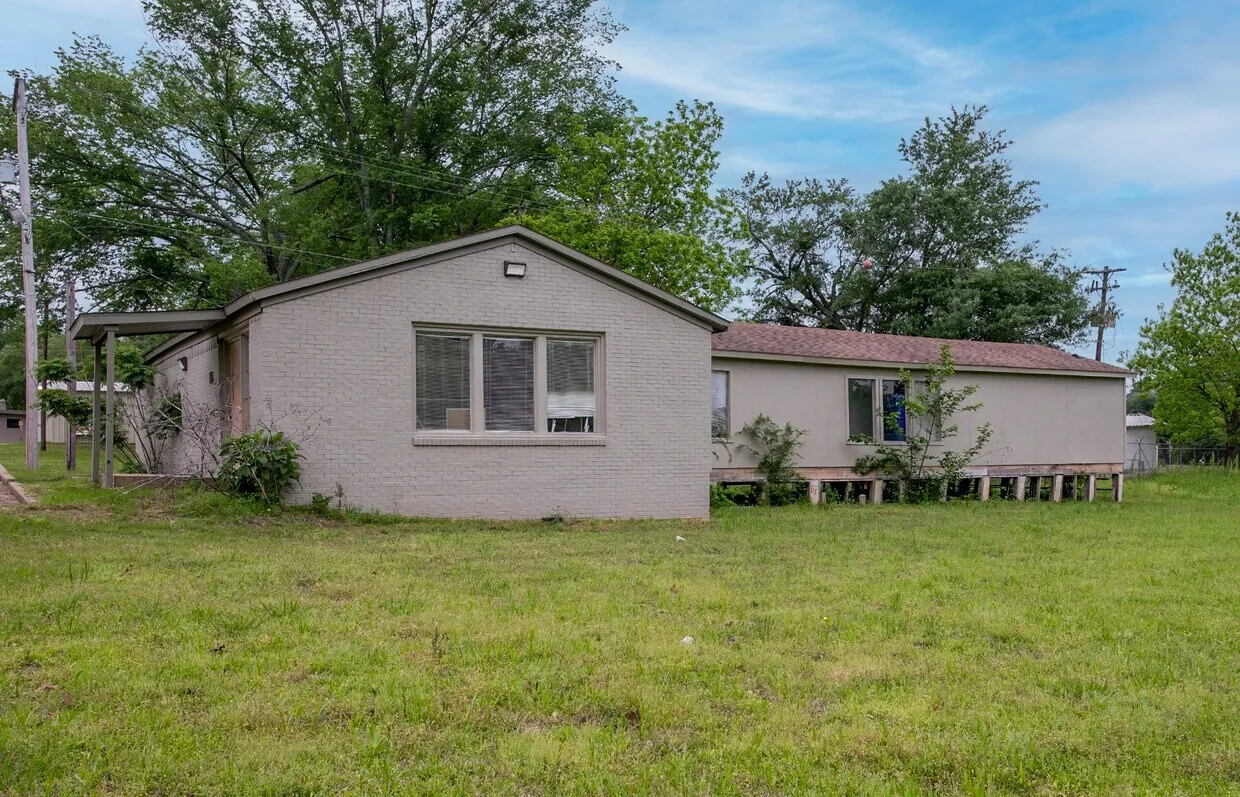 Business For Sale in Van Zandt County , 707 N Waldrip Street, Grand Saline, Texas 75140, 0, 0, Garage spaces, 24,094 Sqft, built in 1971, mls#21378657, Real Estate Agent in Grand Saline, Homes For Sale in Van Zandt county, Homes For Sale in Grand Saline, Realtor in Grand Saline Texas, Real Estate Brokerage Independent Realty Texas, Luminita Cordes Realtor