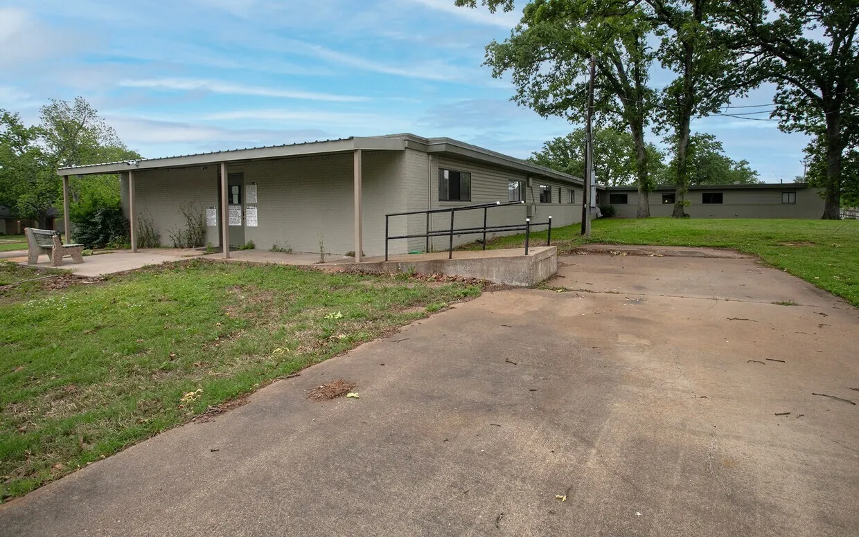 Business For Sale in Van Zandt County , 707 N Waldrip Street, Grand Saline, Texas 75140, 0, 0, Garage spaces, 24,094 Sqft, built in 1971, mls#21378657, Real Estate Agent in Grand Saline, Homes For Sale in Van Zandt county, Homes For Sale in Grand Saline, Realtor in Grand Saline Texas, Real Estate Brokerage Independent Realty Texas, Luminita Cordes Realtor