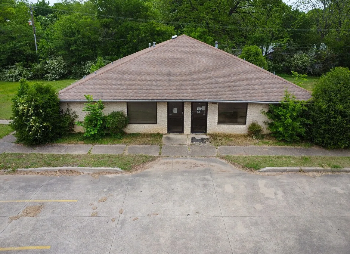 Business For Sale in Van Zandt County , 707 N Waldrip Street, Grand Saline, Texas 75140, 0, 0, Garage spaces, 24,094 Sqft, built in 1971, mls#21378657, Real Estate Agent in Grand Saline, Homes For Sale in Van Zandt county, Homes For Sale in Grand Saline, Realtor in Grand Saline Texas, Real Estate Brokerage Independent Realty Texas, Luminita Cordes Realtor