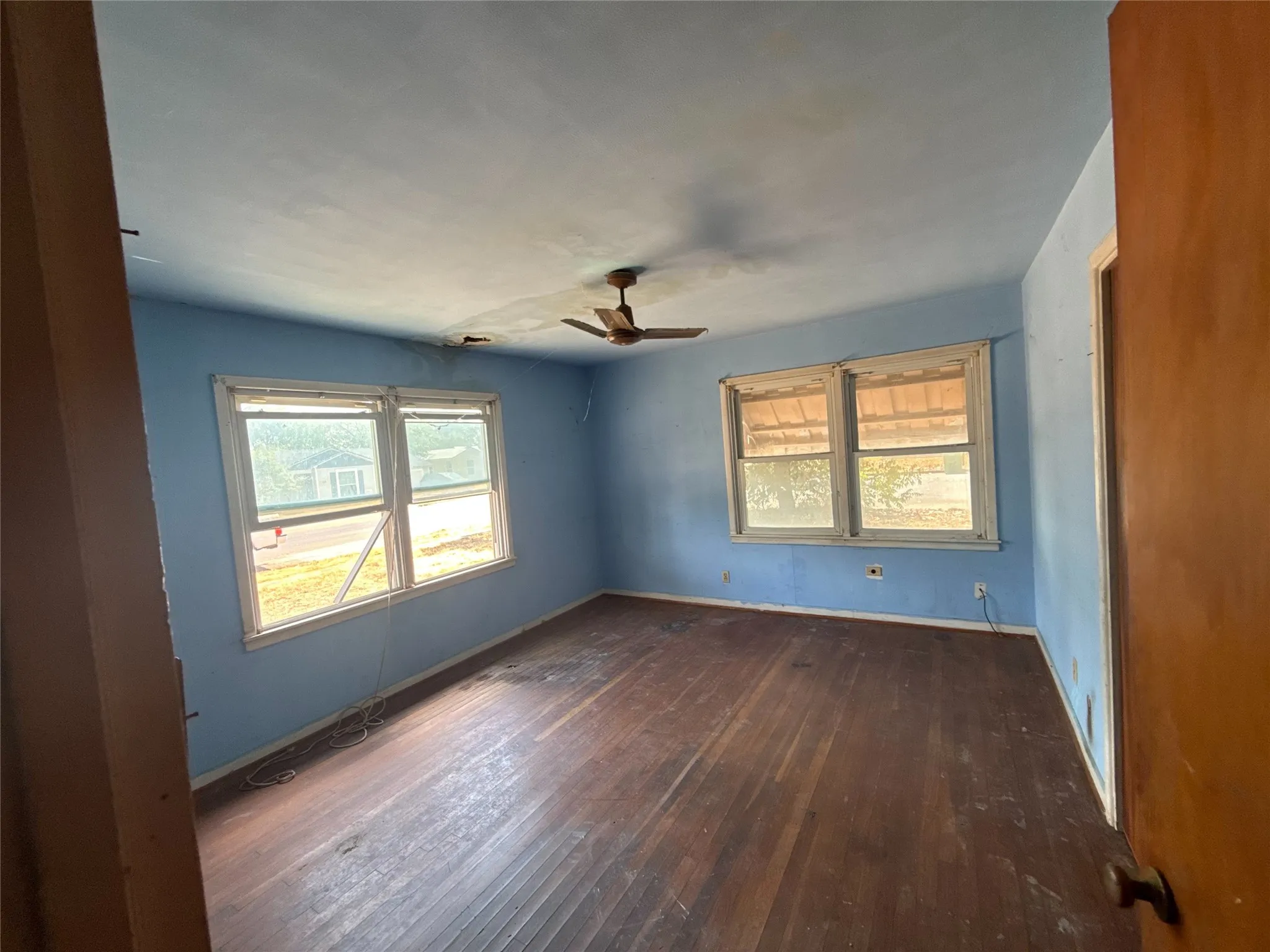 Single Family Residence For Sale in Mc Lennan County , 1305 W 11th Street, Mc Gregor, Texas 76657, 2 Bedroom, 1 Bathroom, Garage spaces, 1,207 Sqft, built in 1955, mls#21378696, Real Estate Agent in Mc Gregor, Homes For Sale in Mc Lennan county, Homes For Sale in Mc Gregor, Realtor in Mc Gregor Texas, Real Estate Brokerage Independent Realty Texas, Luminita Cordes Realtor